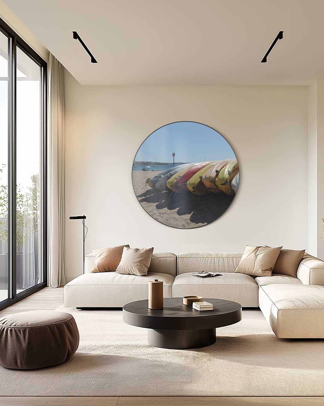 Zonnig strand met kajaks muurcirkel-WallArtistic