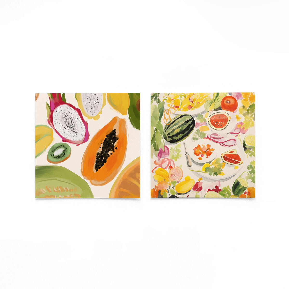 Twee vierkante posters met fruit en watermeloen op een gebroken witte achtergrond