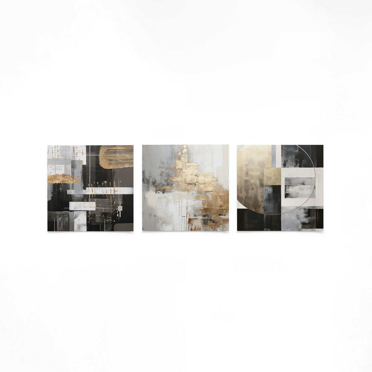 Drie vierkante posters met abstracte geometrie op een gebroken witte achtergrond
