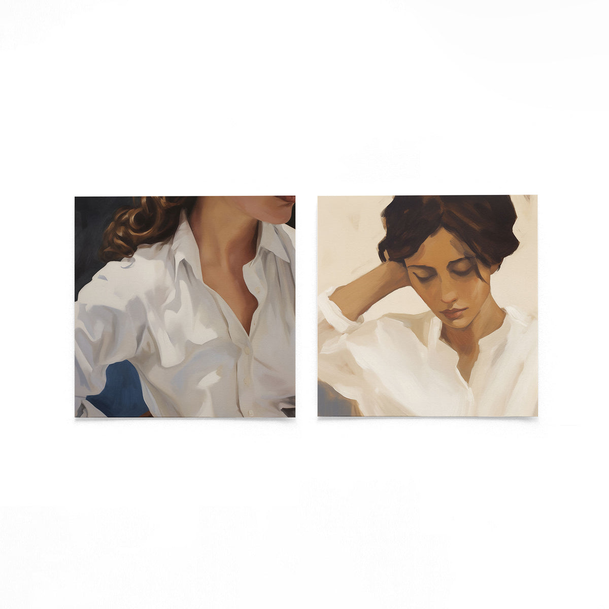 Twee vierkante posters met portretten in wit op een gebroken witte achtergrond