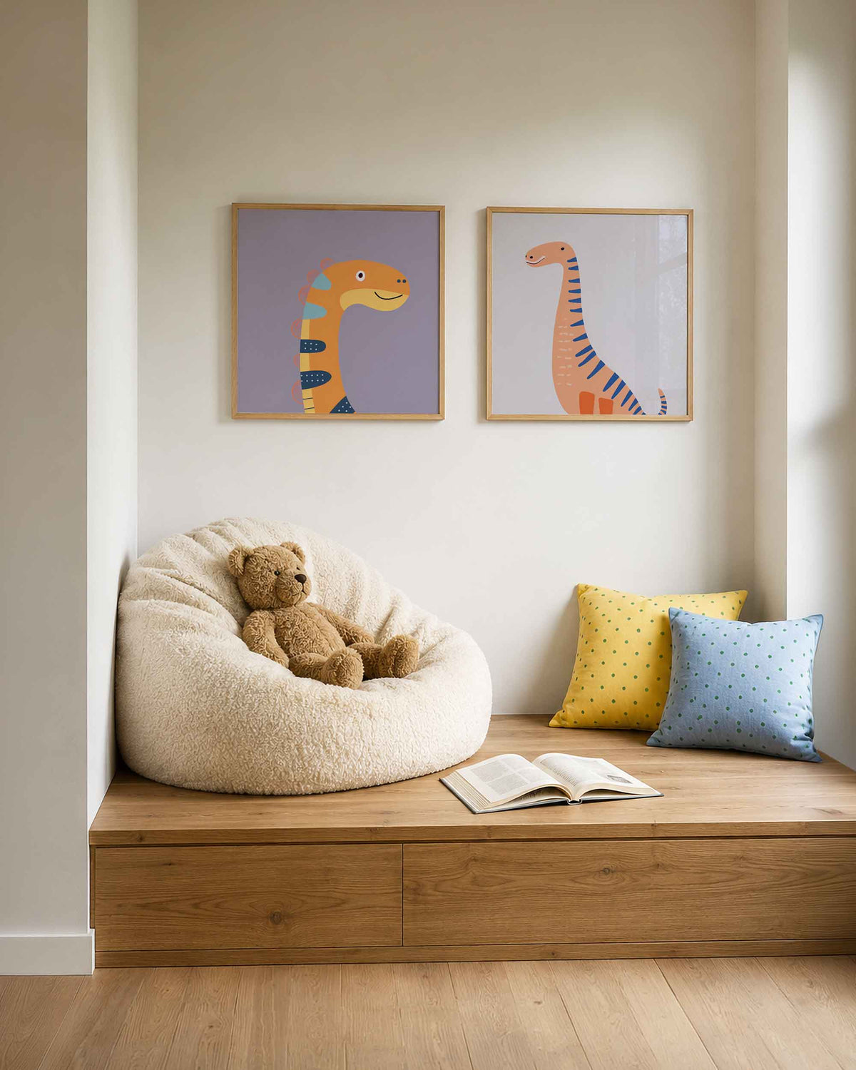Interieurpresentatie van een tweedelige vierkante posterset met vrolijke dinosaurussen