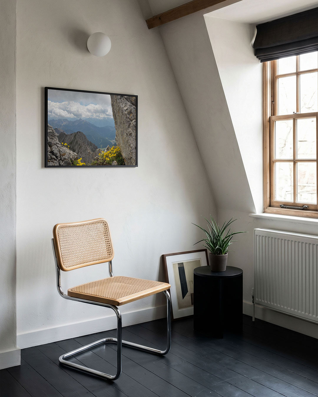 Berglandschap met bloemen Poster