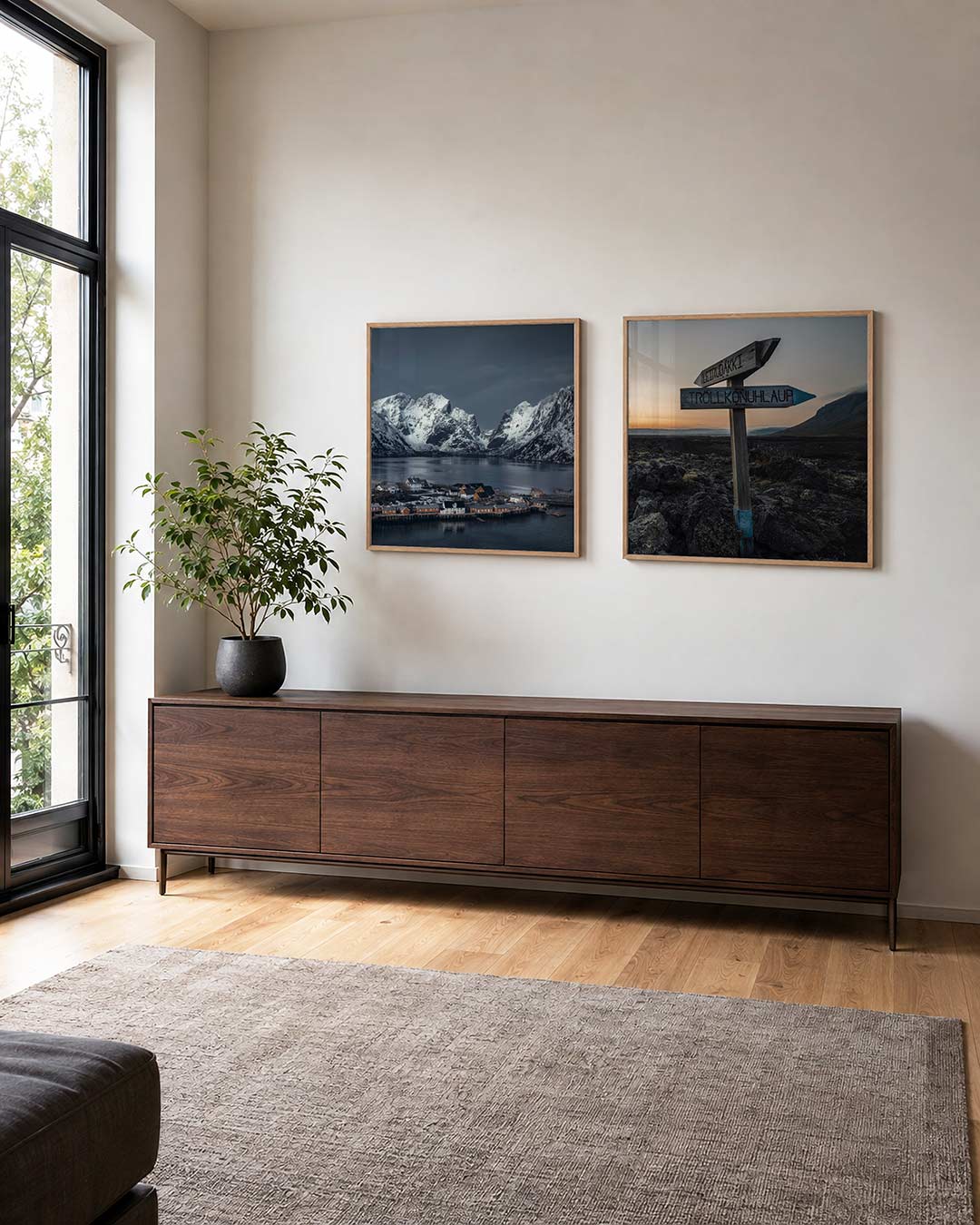Interieur met vierkant fotografisch tweeluik noordelijke bergpaden – Gerald Emming