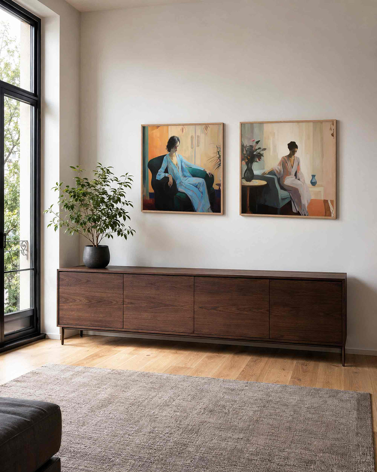 Interieurpresentatie van een tweedelige vierkante posterset met zittende vrouwen