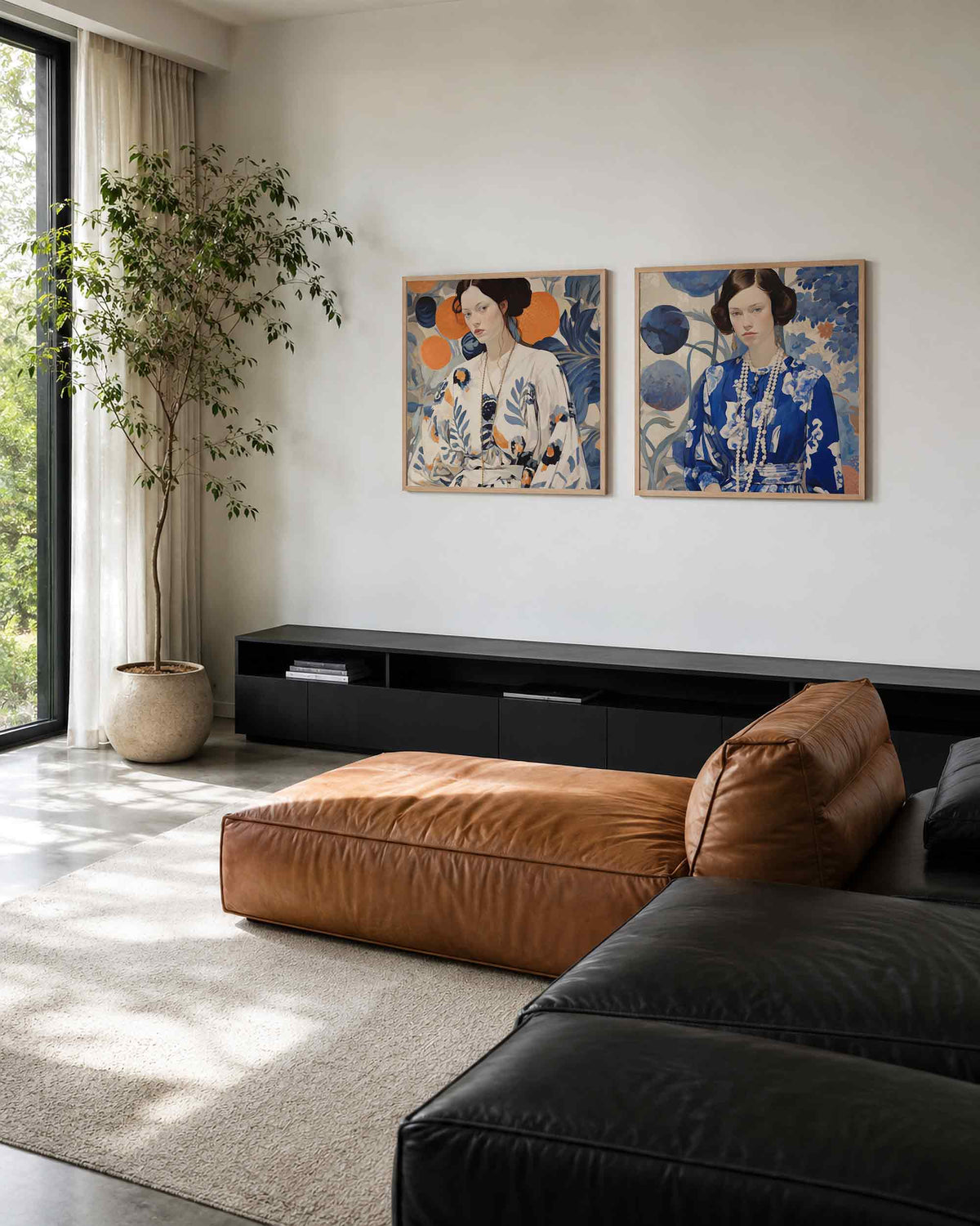 Interieurpresentatie van een tweedelige vierkante posterset met vrouwenportretten