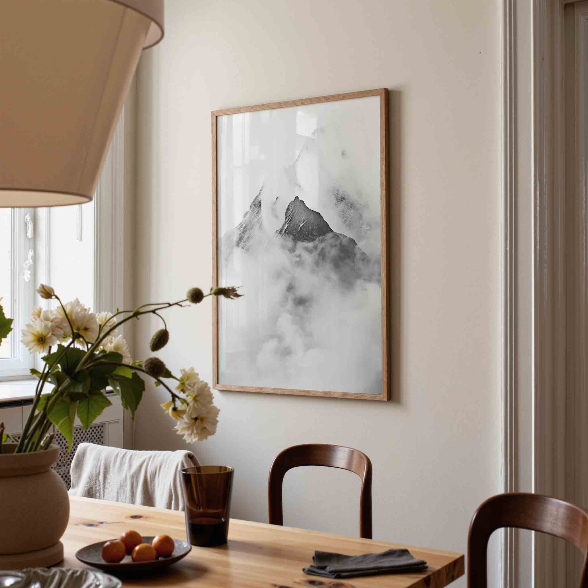 Bergtop in wolken Poster
