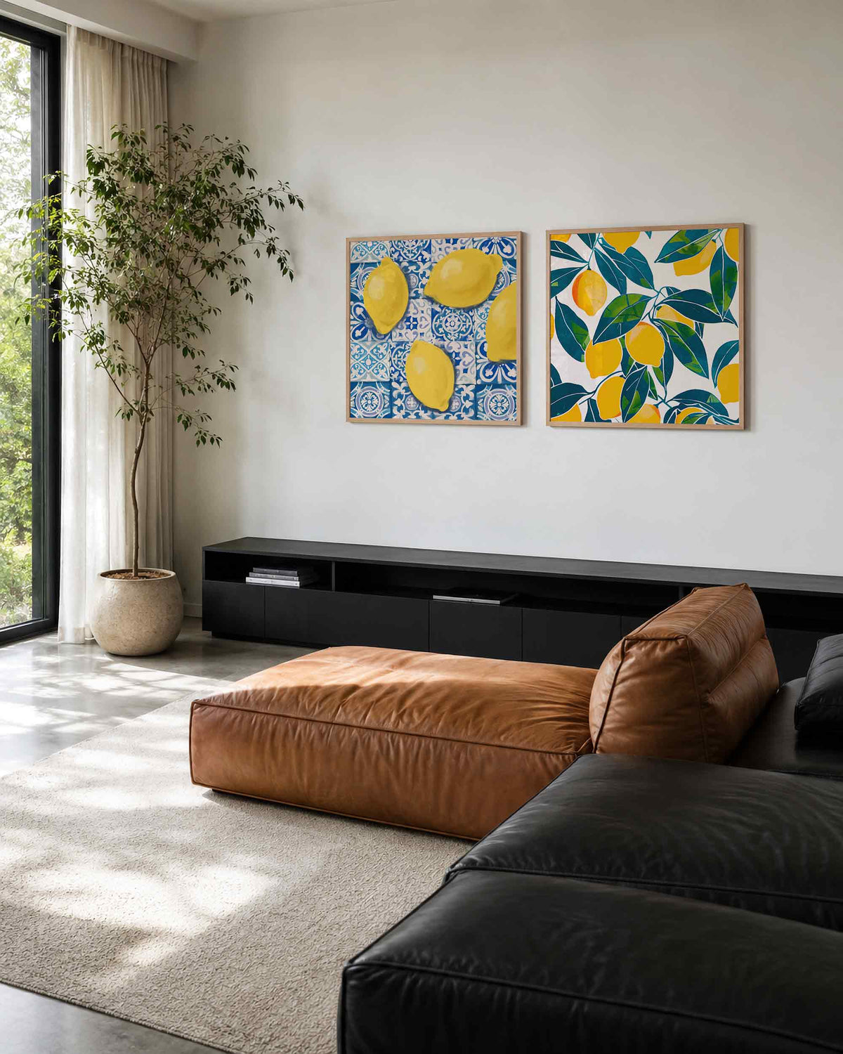 Interieurpresentatie van een tweedelige vierkante posterset met citroenen en tegelmotief