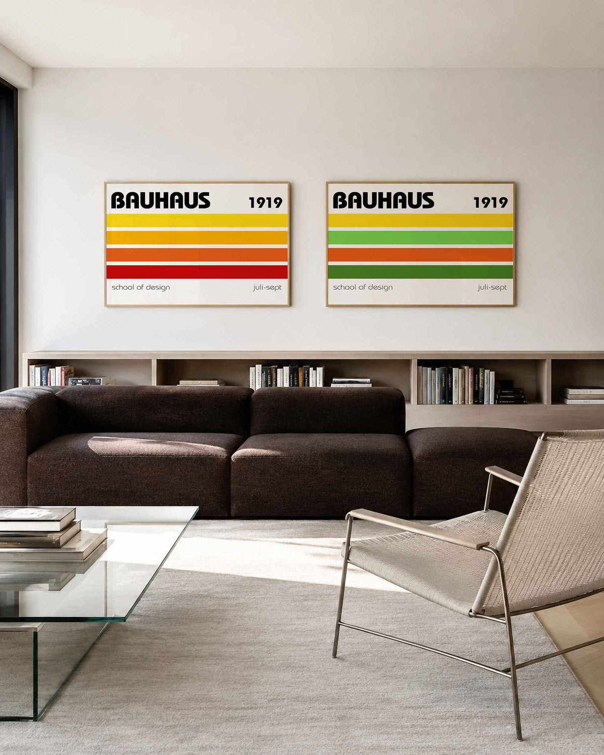Interieurmockup van tweedelige landscape-posterset met kleurrijke schoolbanen