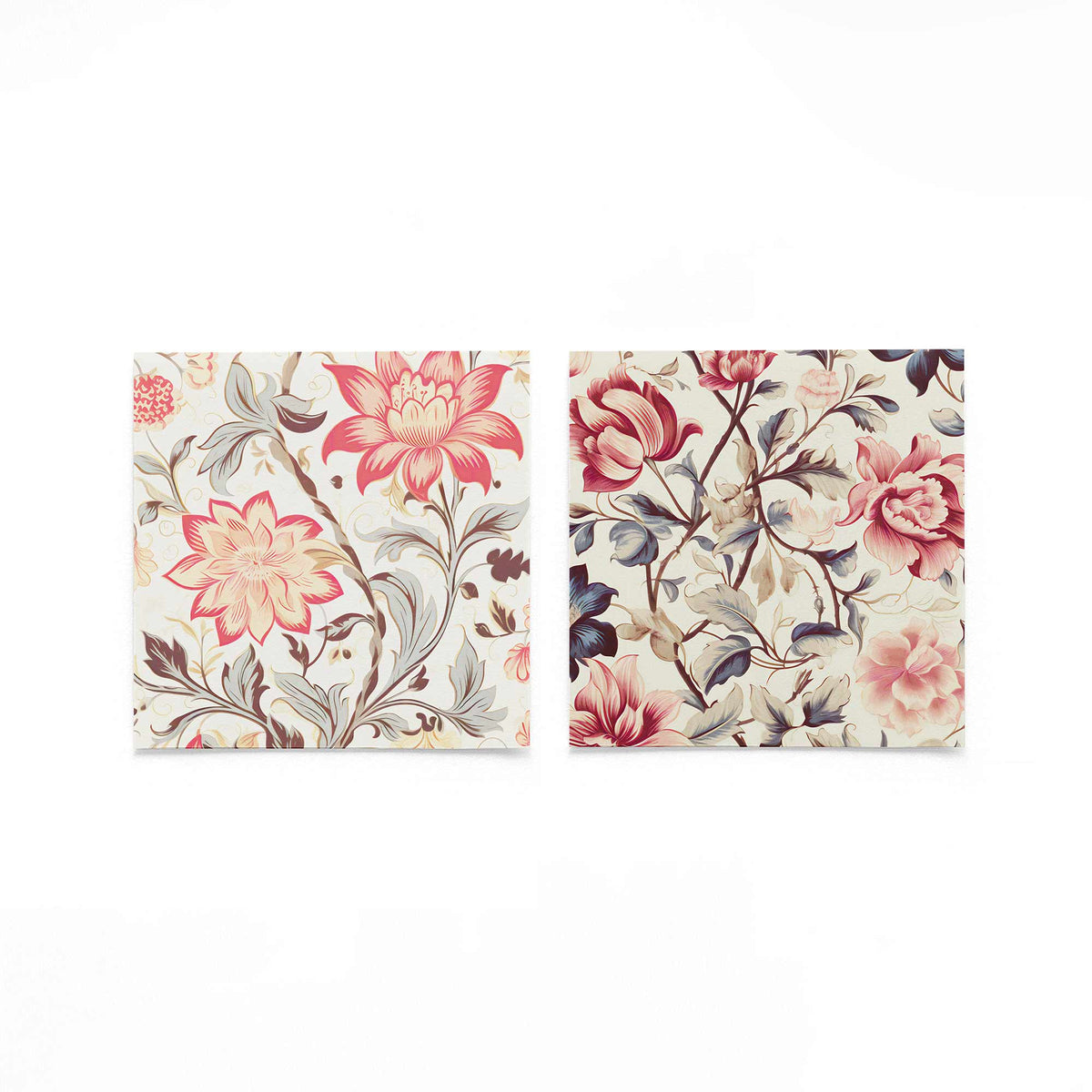Twee vierkante posters met bloemen en bladeren op een gebroken witte achtergrond