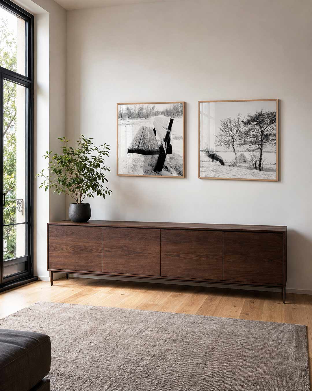 Interieur met vierkant fotografisch tweeluik winterstilte in zwart wit – Gerald Emming