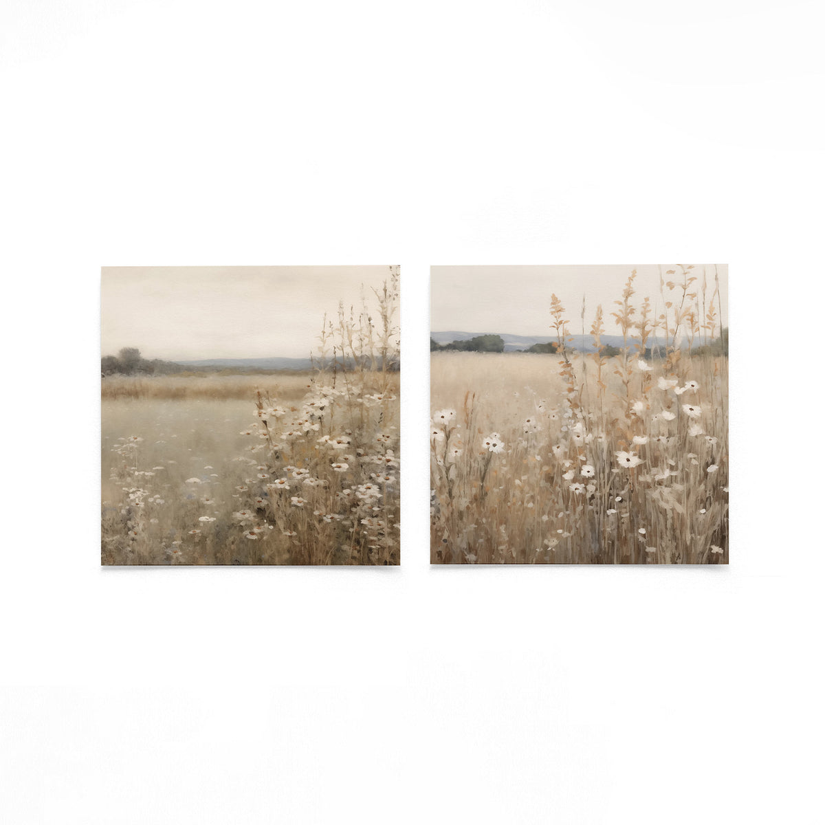 Twee vierkante posters met bloemen in de weide op een gebroken witte achtergrond