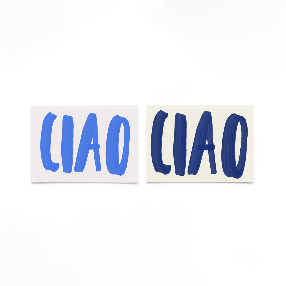 Twee liggende posters met grote, speelse blauwe letters op een gebroken witte achtergrond