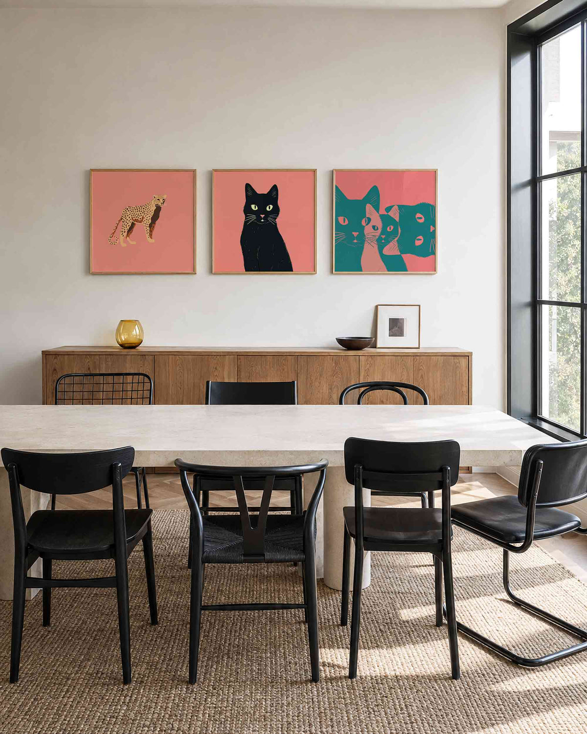 Interieurpresentatie van een driedelige vierkante posterset met dierenportretten