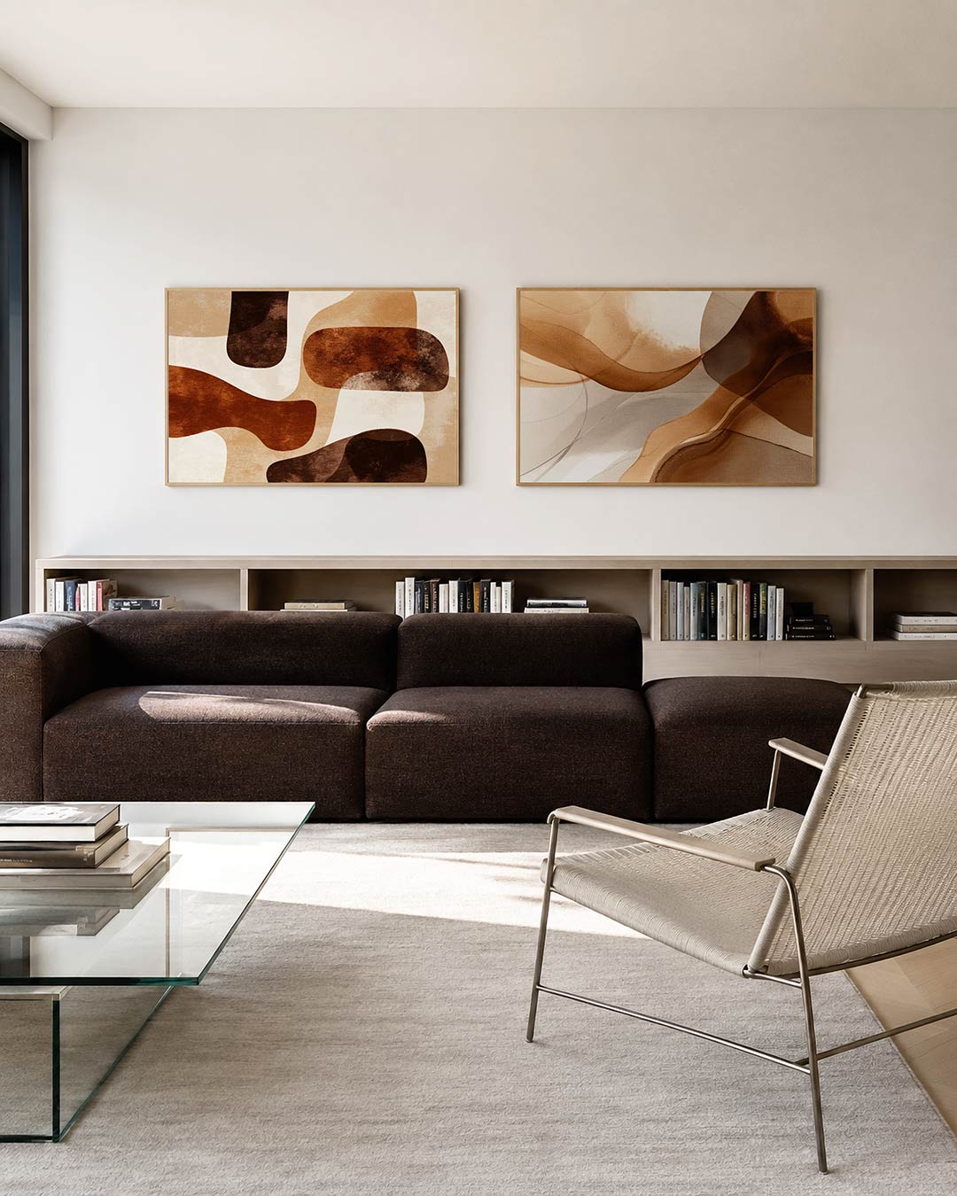 Tweedelige posterset met vloeiende vormen in warme aardetinten, getoond in een interieur