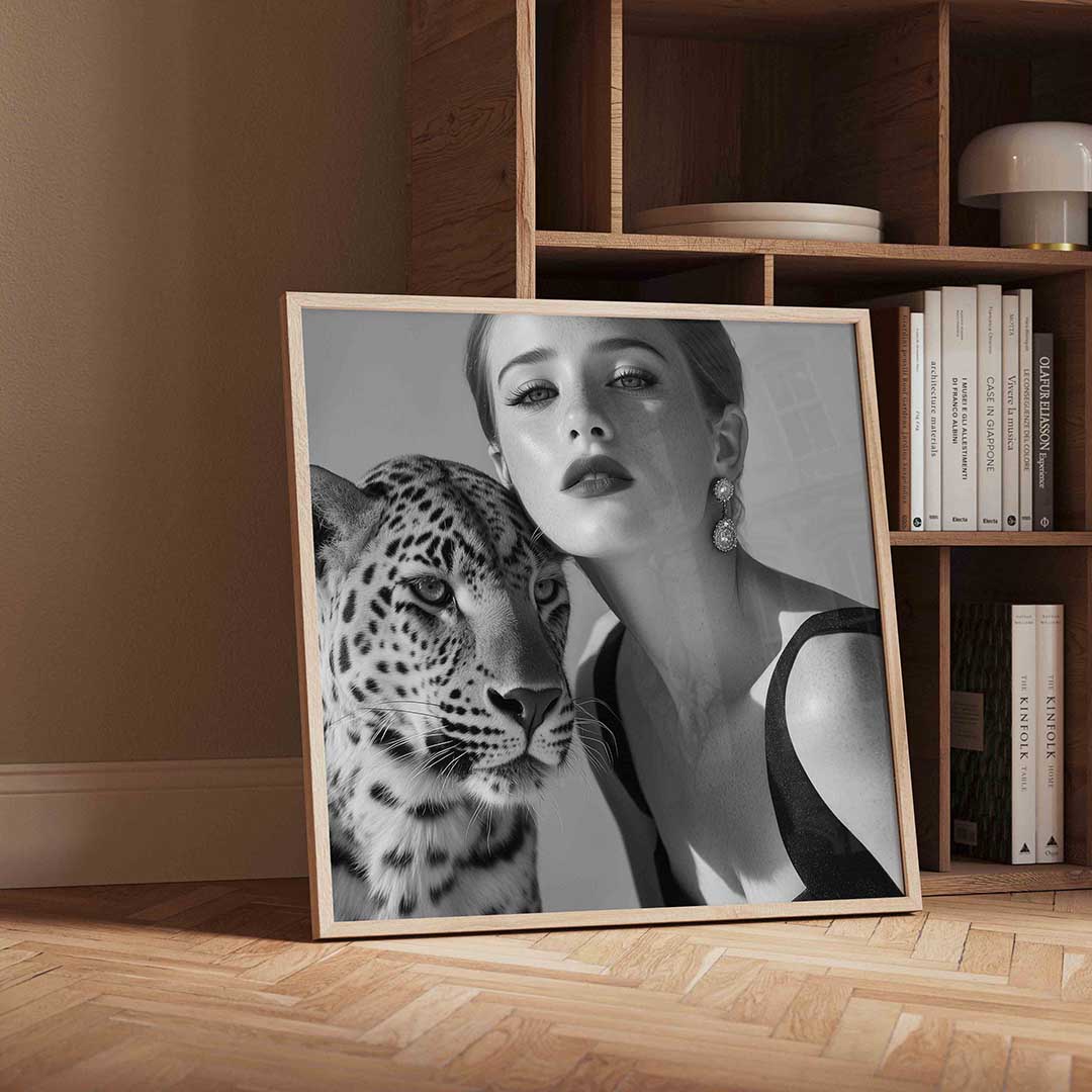 Vrouw en luipaard Poster