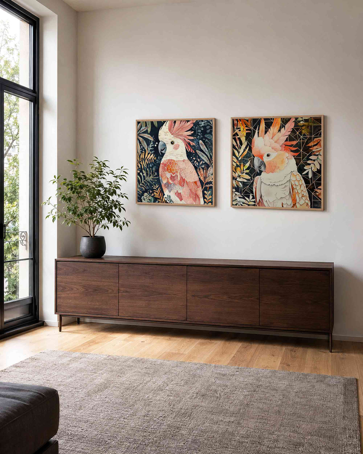Interieurpresentatie van een tweedelige vierkante posterset met kaketoes