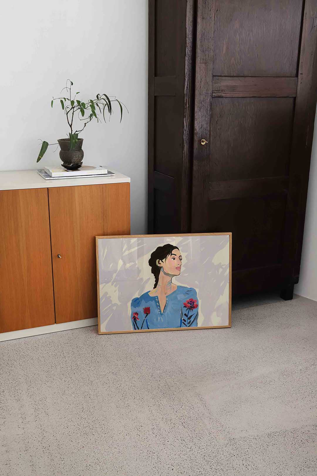 Vrouw in blauwe jurk Poster