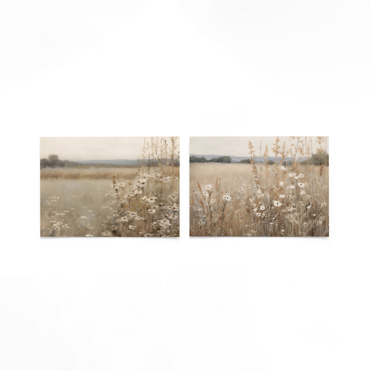 Twee liggende posters met een zacht glooiend landschap met delicate bloemen op een gebroken witte achtergrond