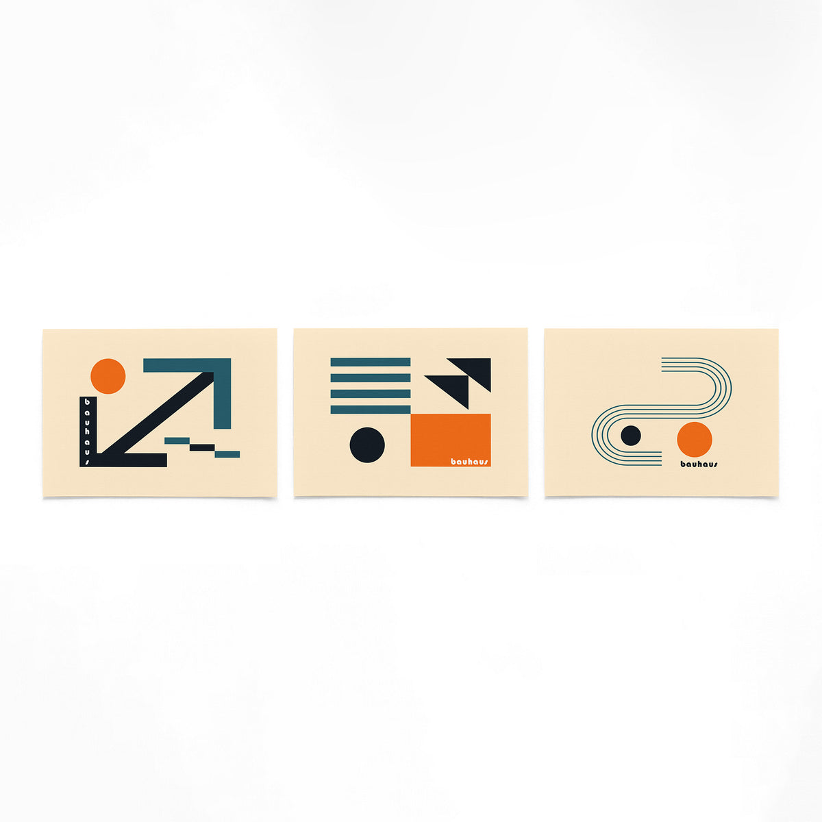 Drie landscape posters met okerbanen en cirkels als vrijstaande productfoto