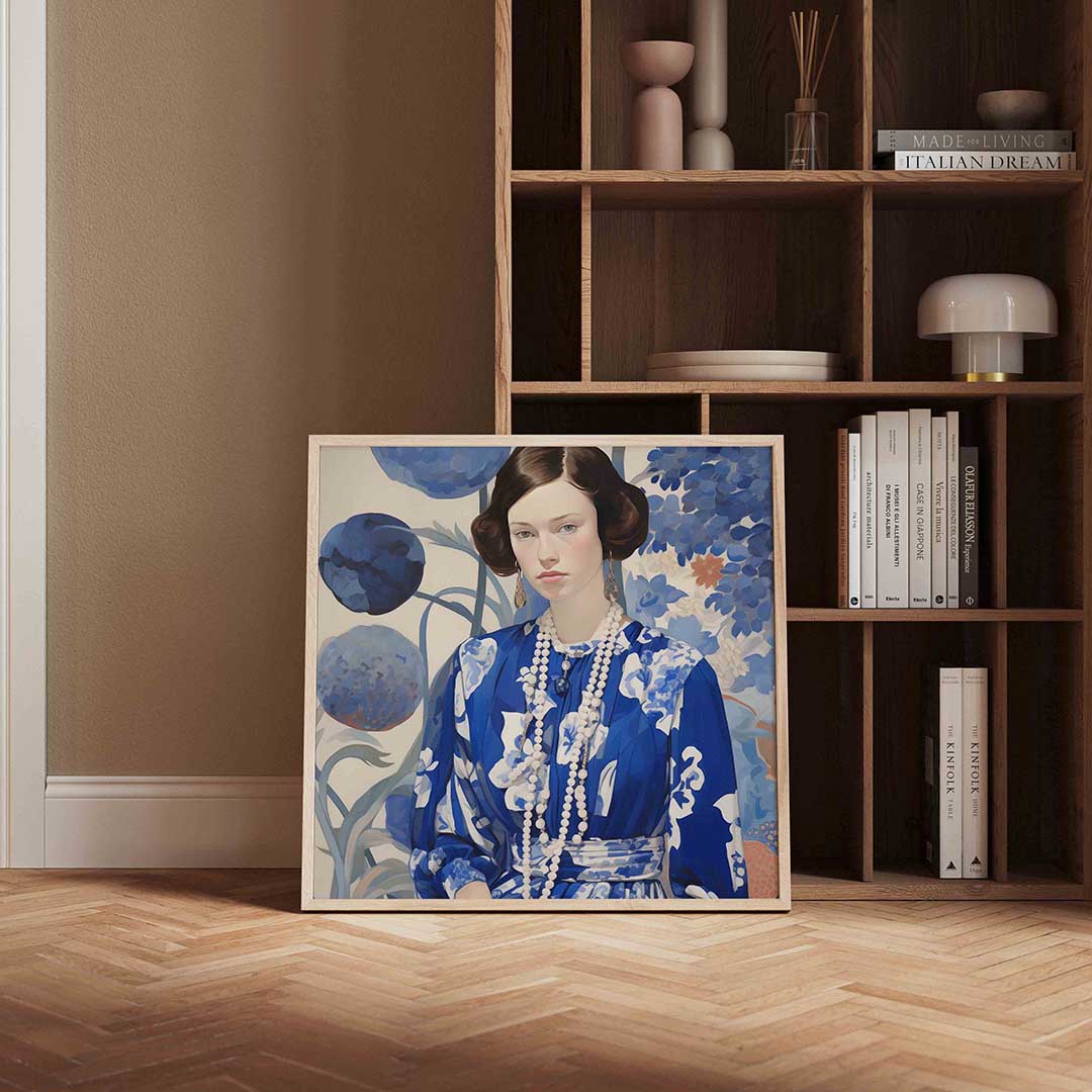 Vrouw in blauwe jurk Poster
