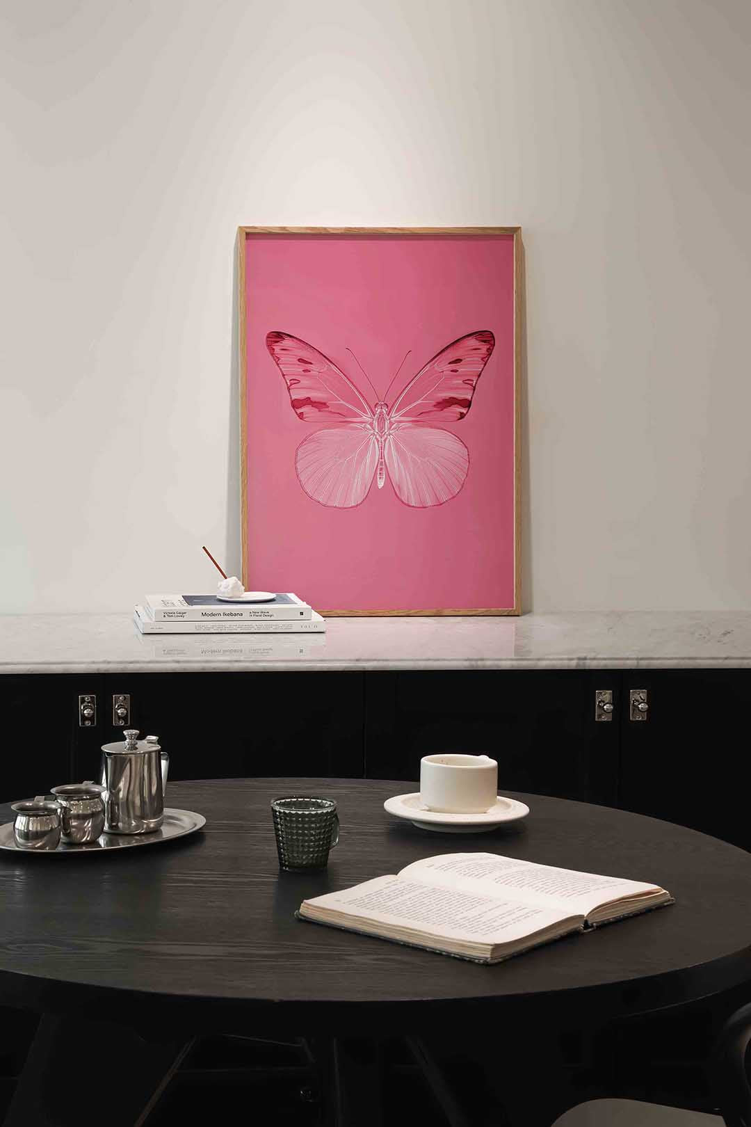 Vlinder op roze Poster