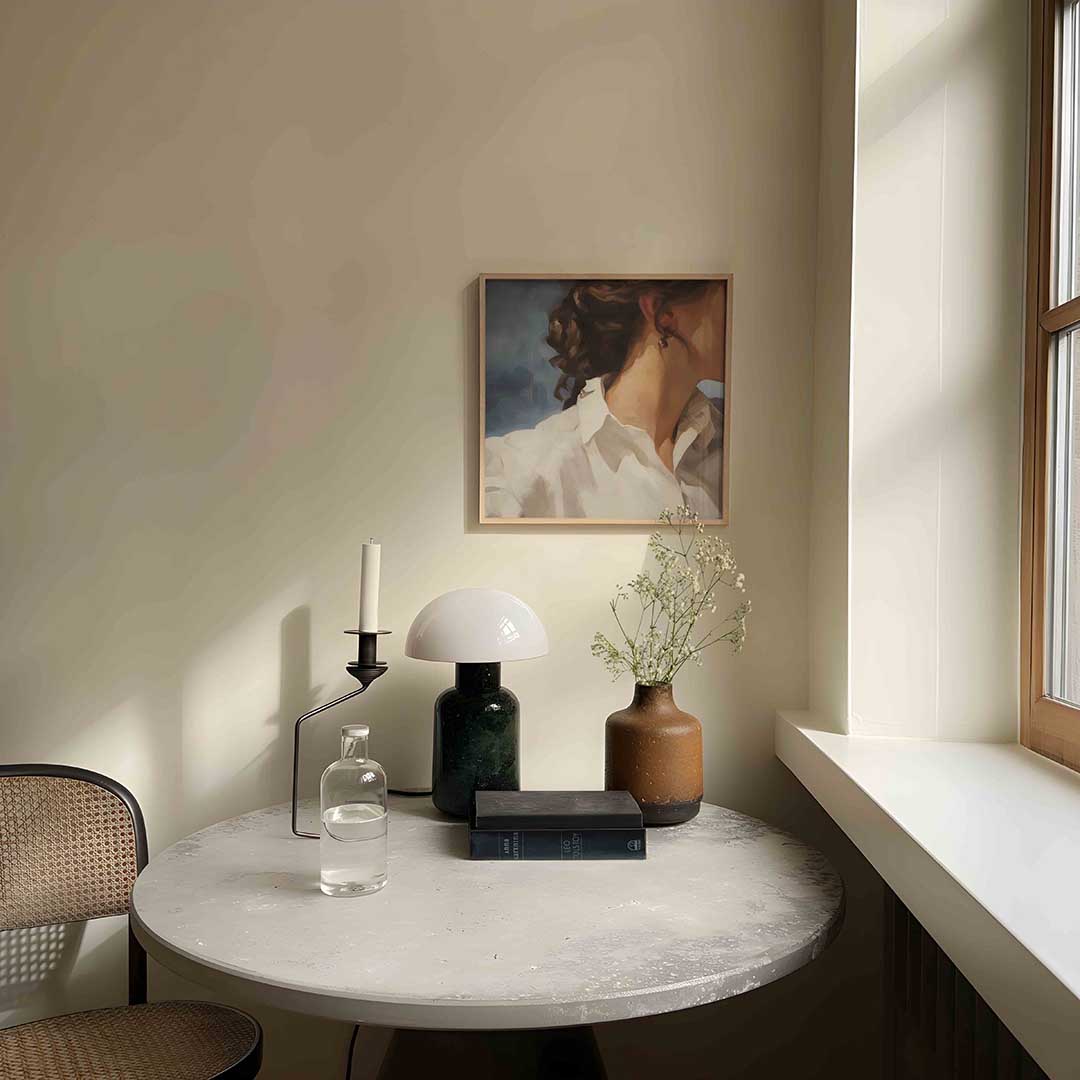 Vrouw in witte blouse Poster
