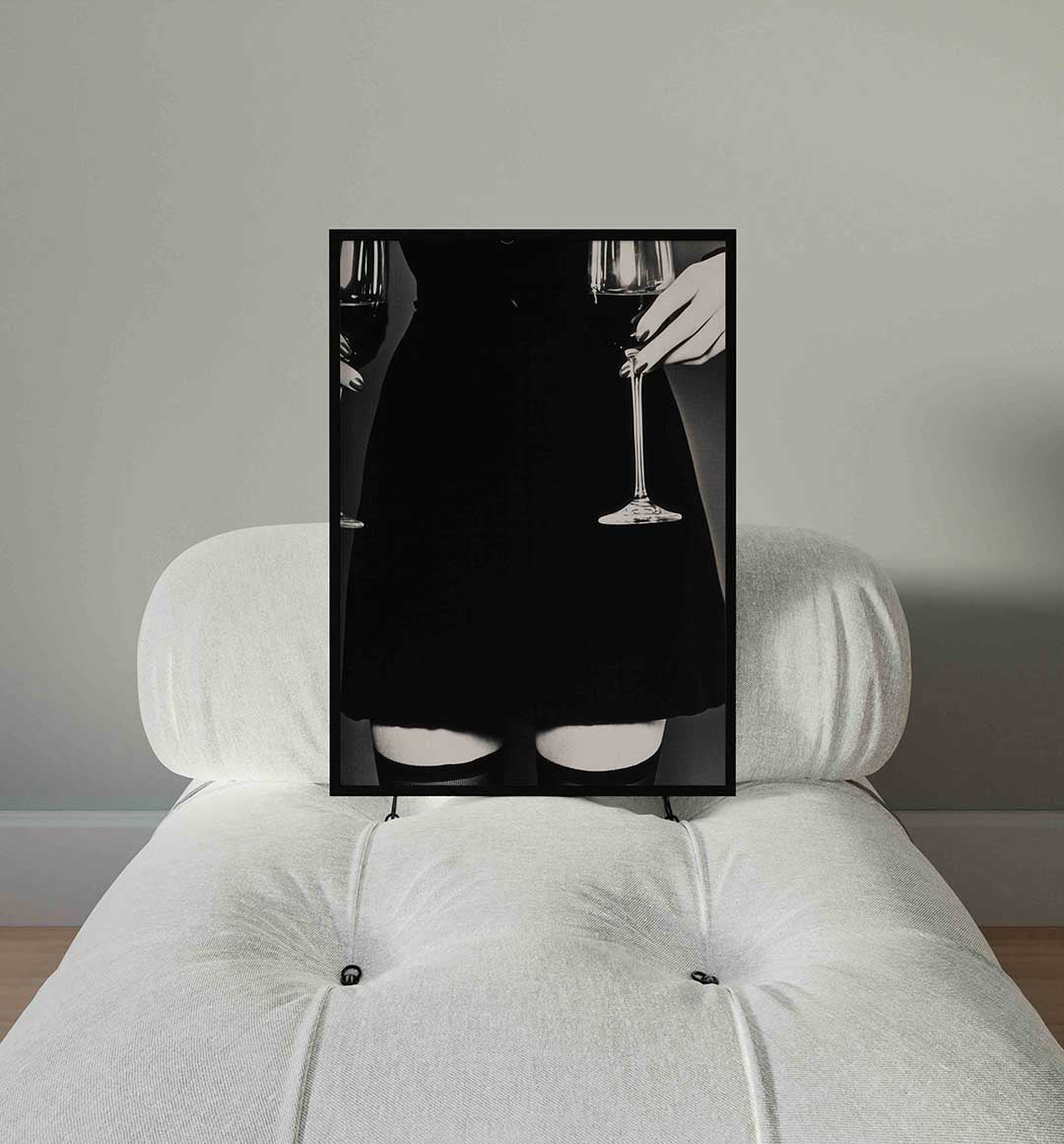 Wijn glazen en zwarte jurk Poster