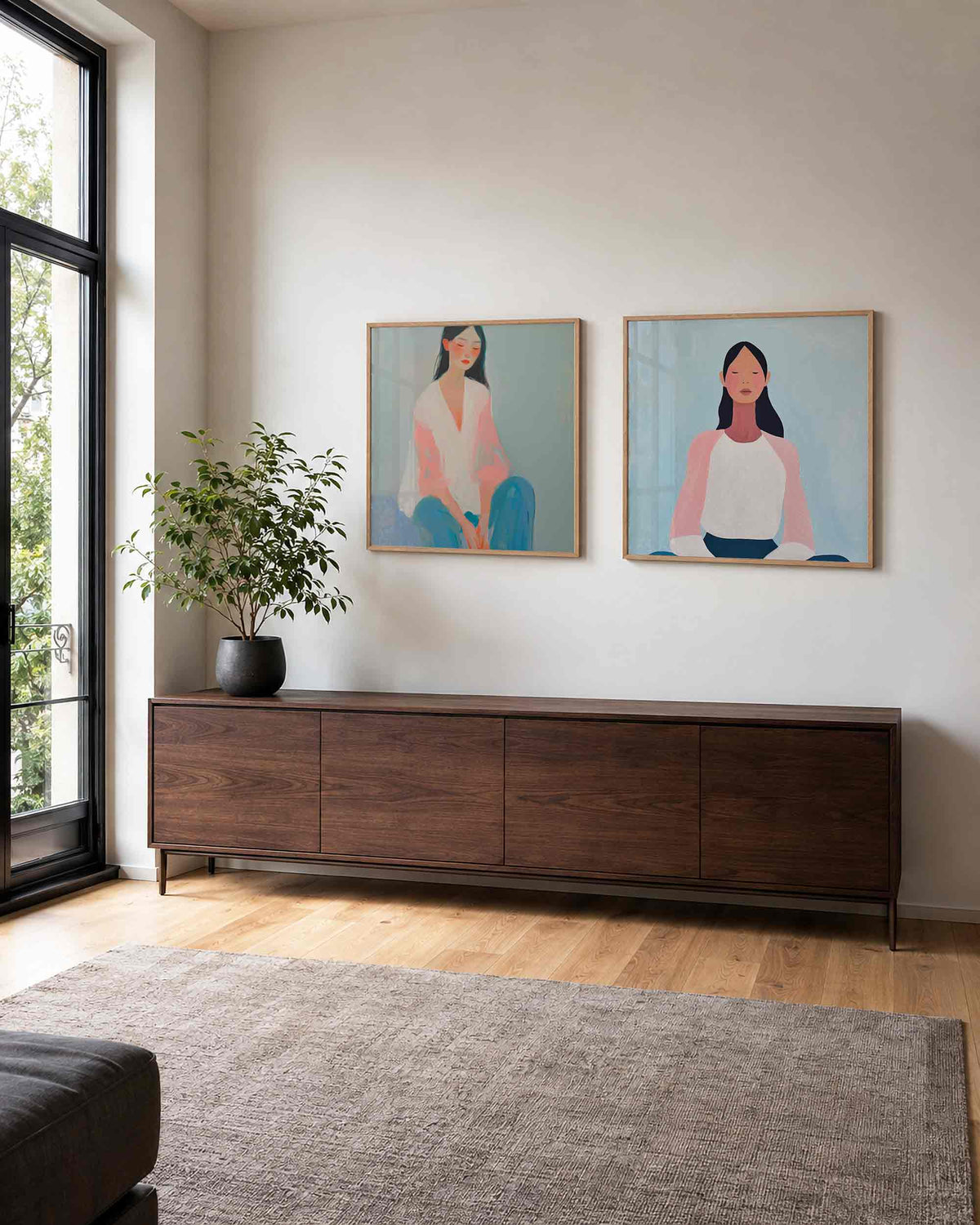 Interieurpresentatie van een tweedelige vierkante posterset met vrouwenportretten