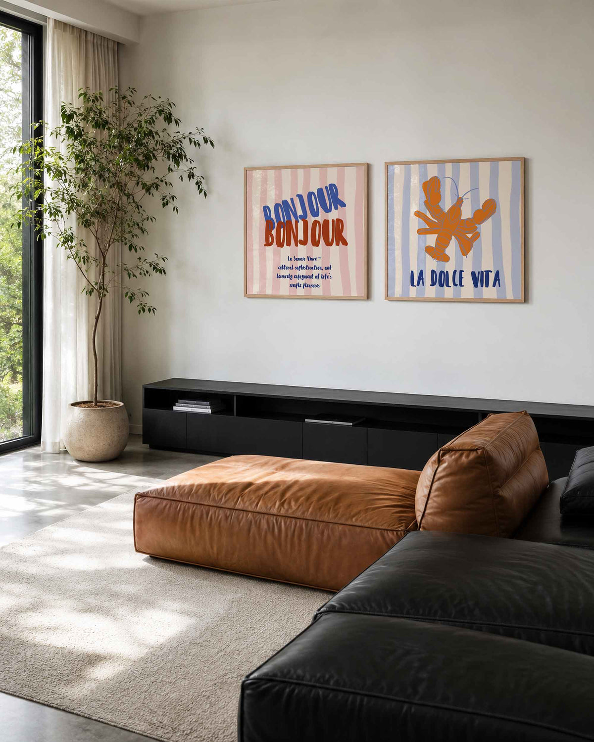 Interieurpresentatie van een tweedelige vierkante posterset met bonheur en kreeft