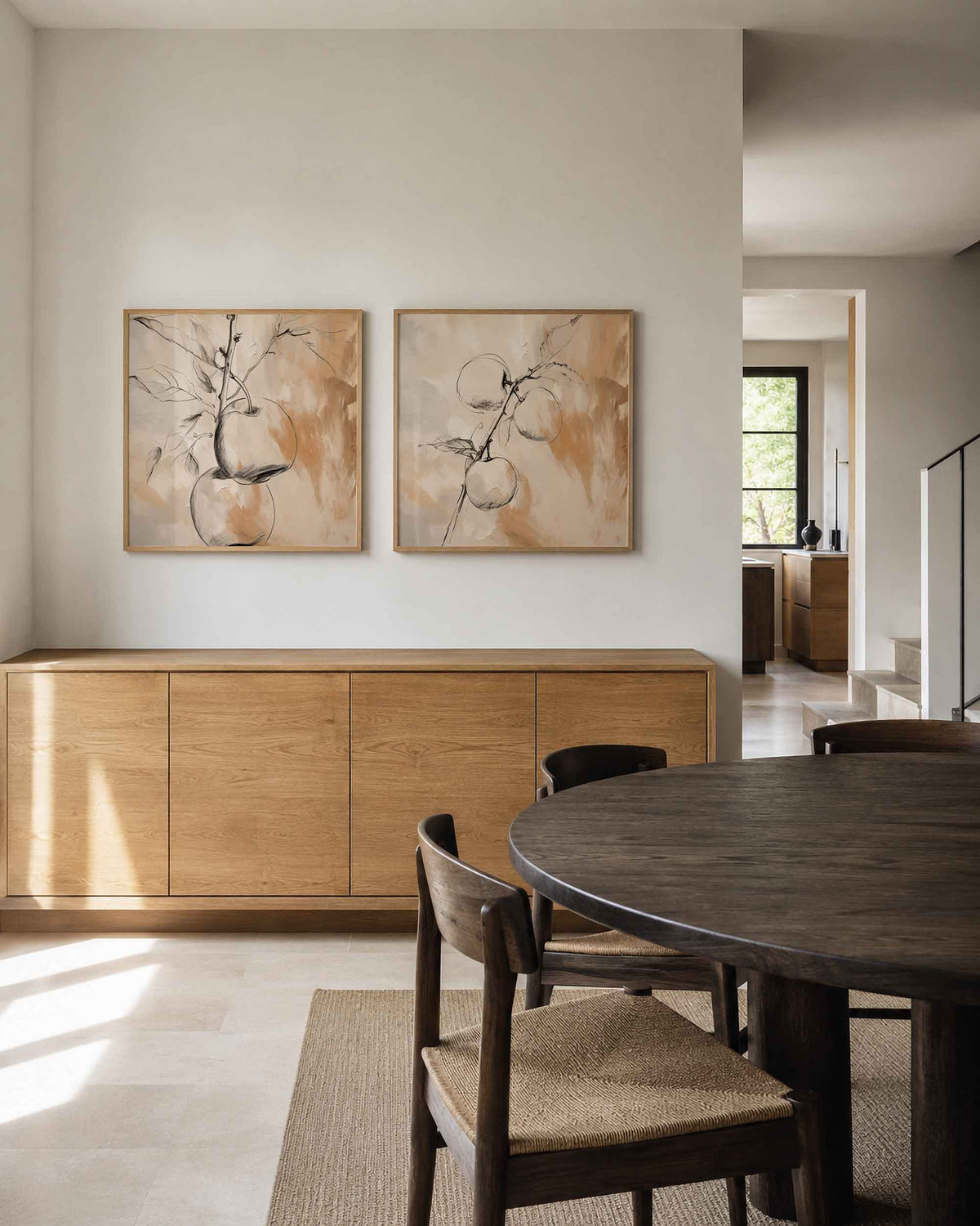 Interieurpresentatie van een tweedelige vierkante posterset met perzikken aan de tak