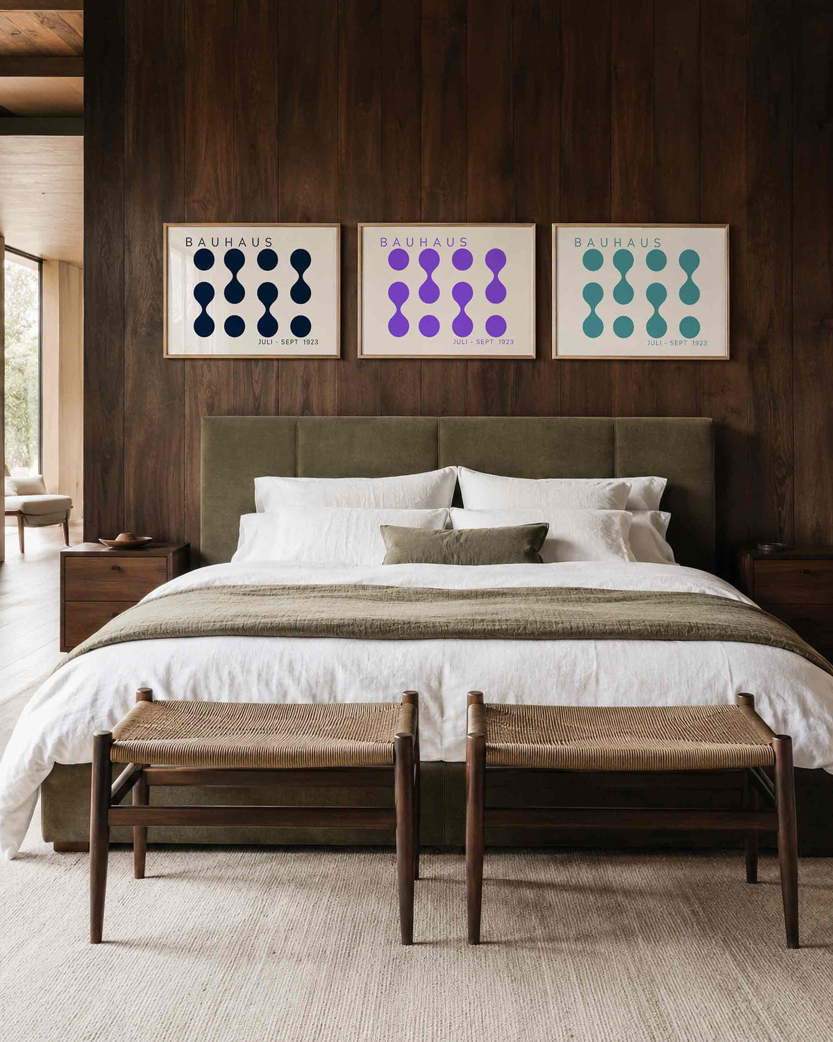 Interieurmockup van drieluik landscape-posterset met ritmische bollenrijen