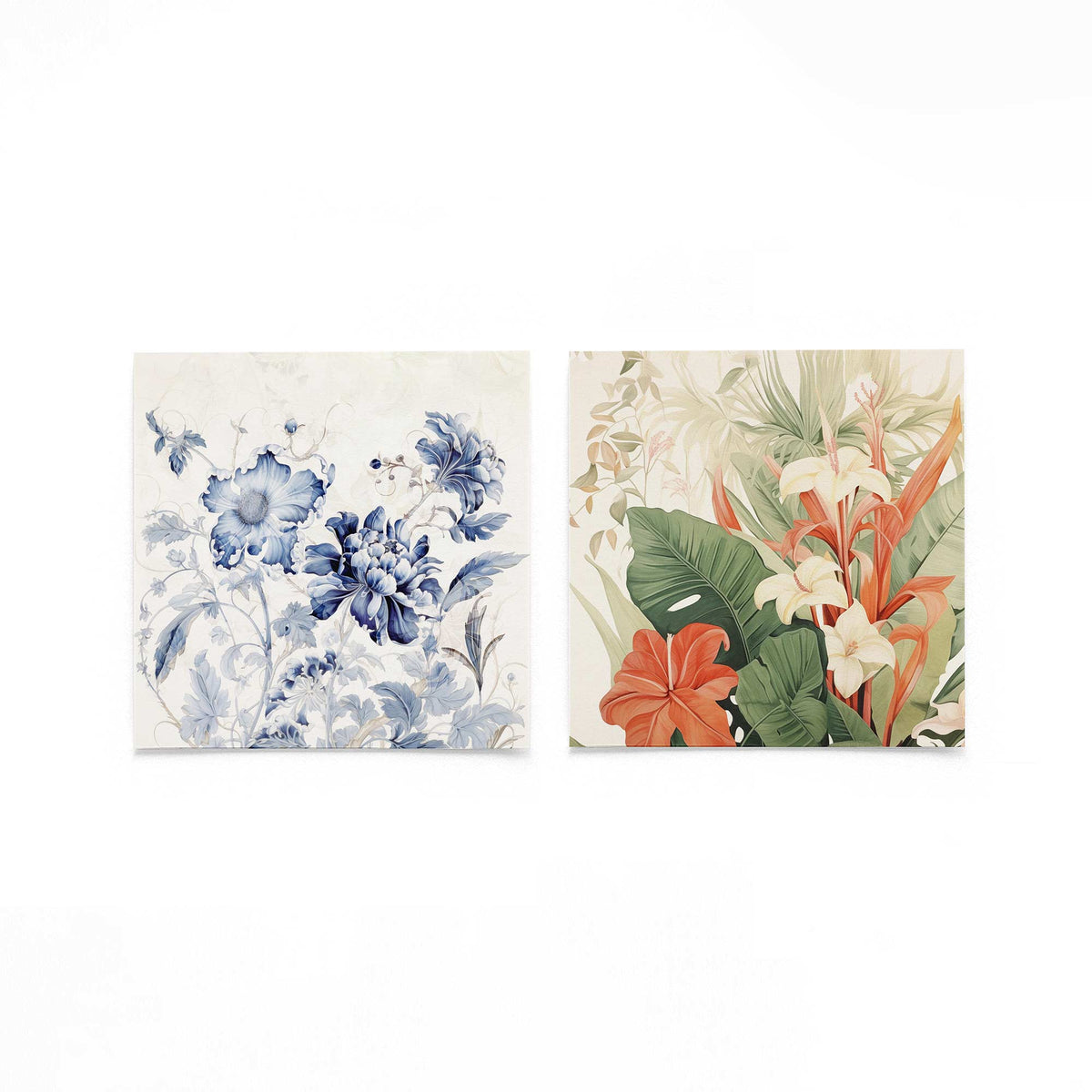 Twee vierkante posters met blauwe en tropische bloemen op een gebroken witte achtergrond