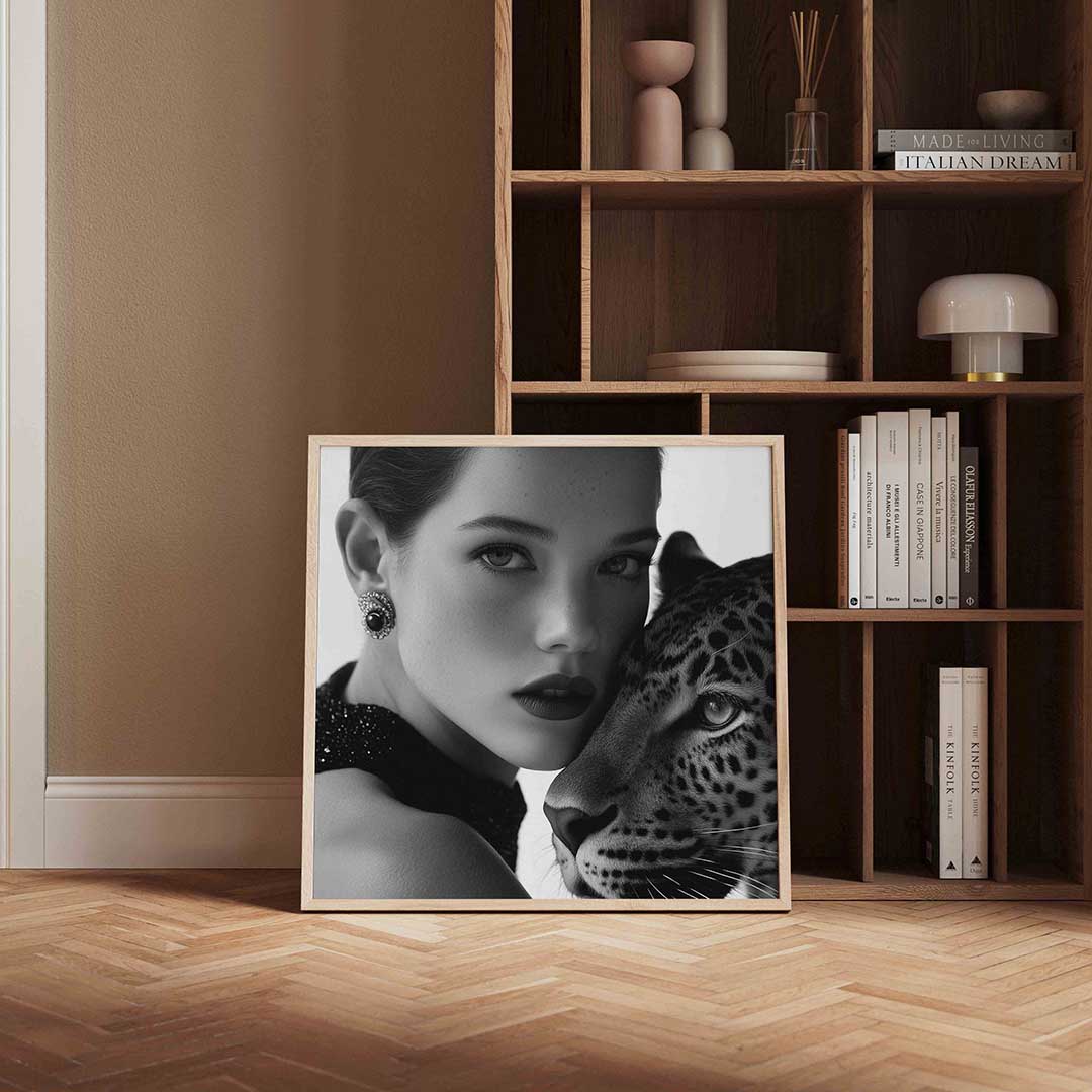 Vrouw en luipaard Poster