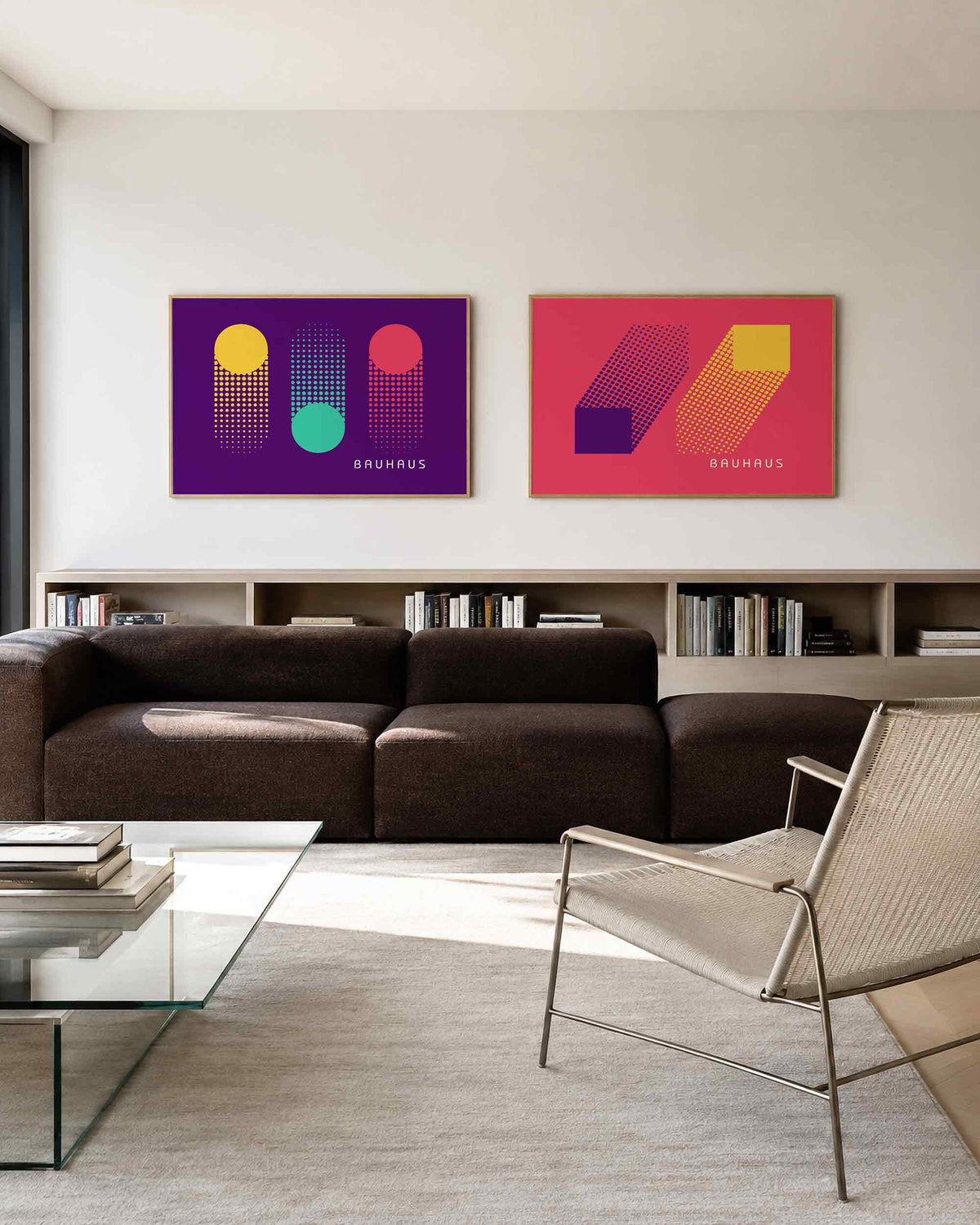Interieurmockup van tweedelige landscape-posterset met stippen en kleurvlakken