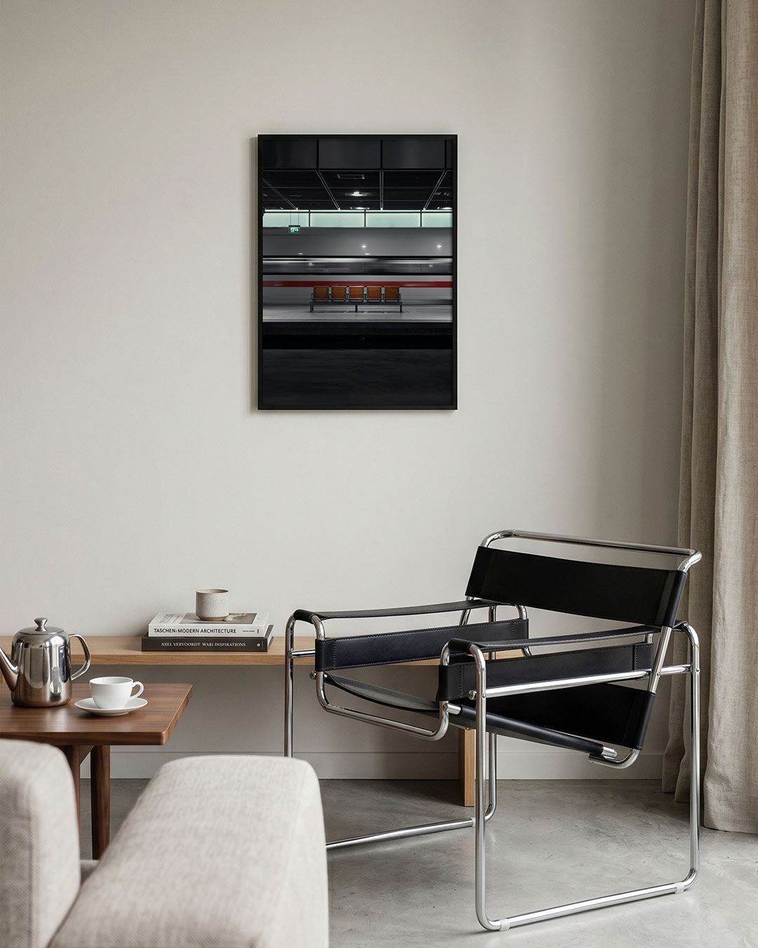 Stille station scene Poster