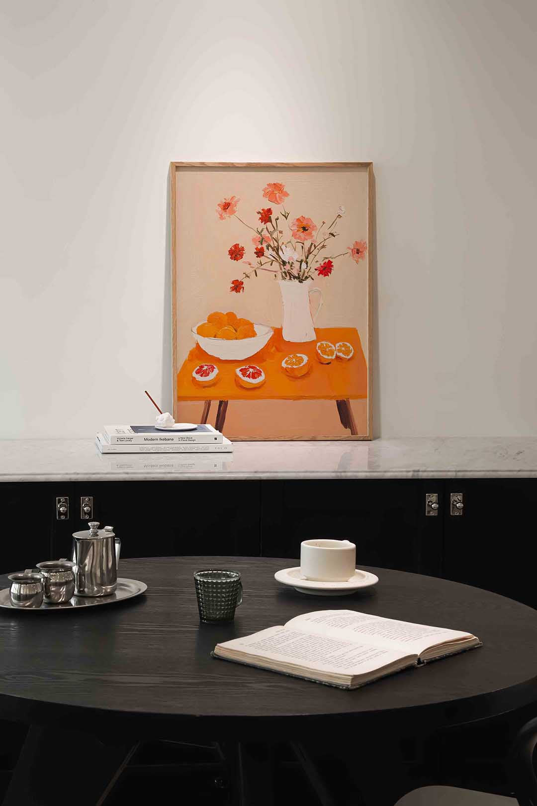 Bloemen en citrus op tafel Poster