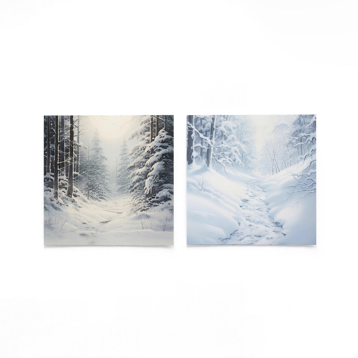 Twee vierkante posters met besneeuwde bospaden op een gebroken witte achtergrond