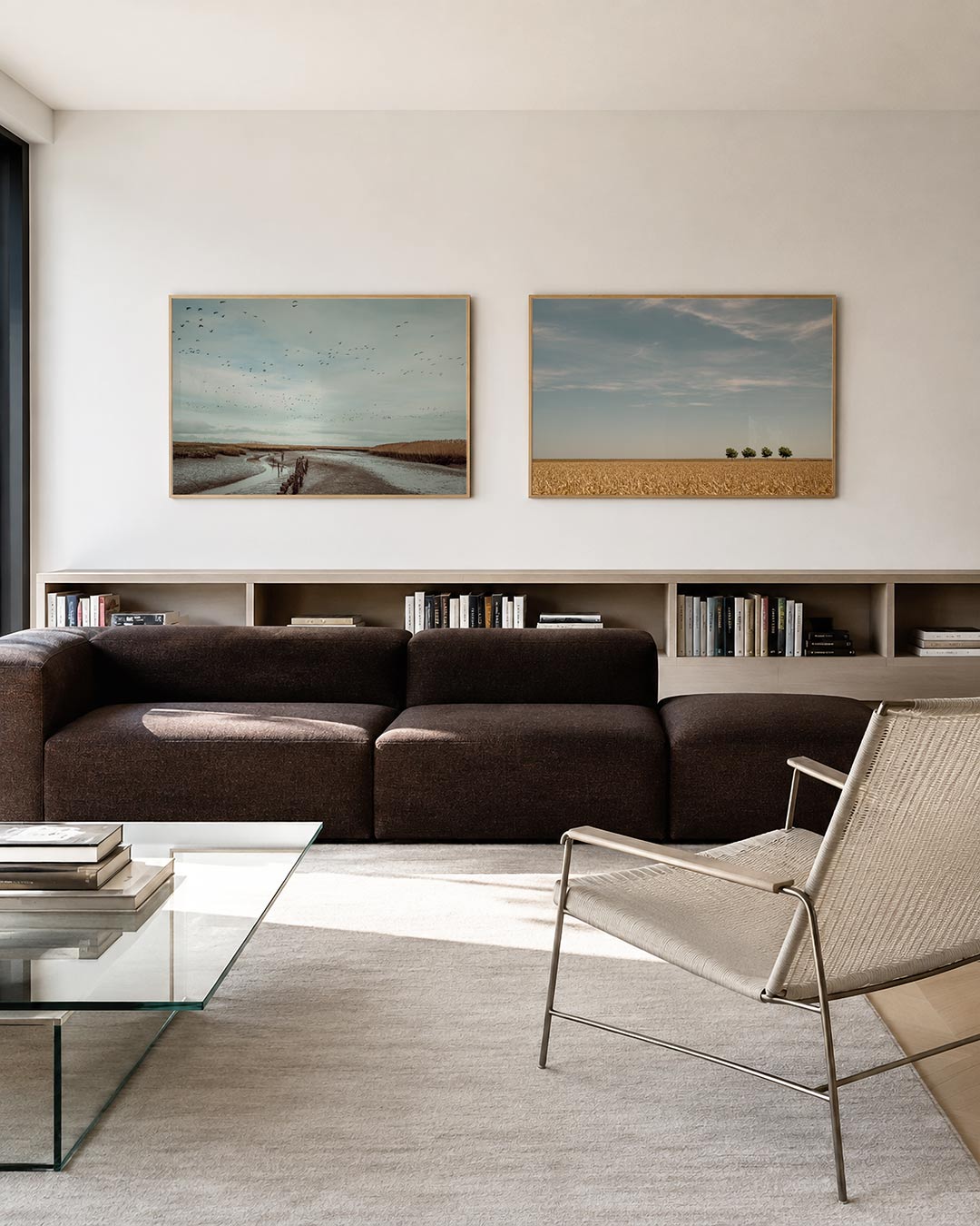 Interieur met liggend fotografisch tweeluik getijden en gouden aren – Gerald Emming