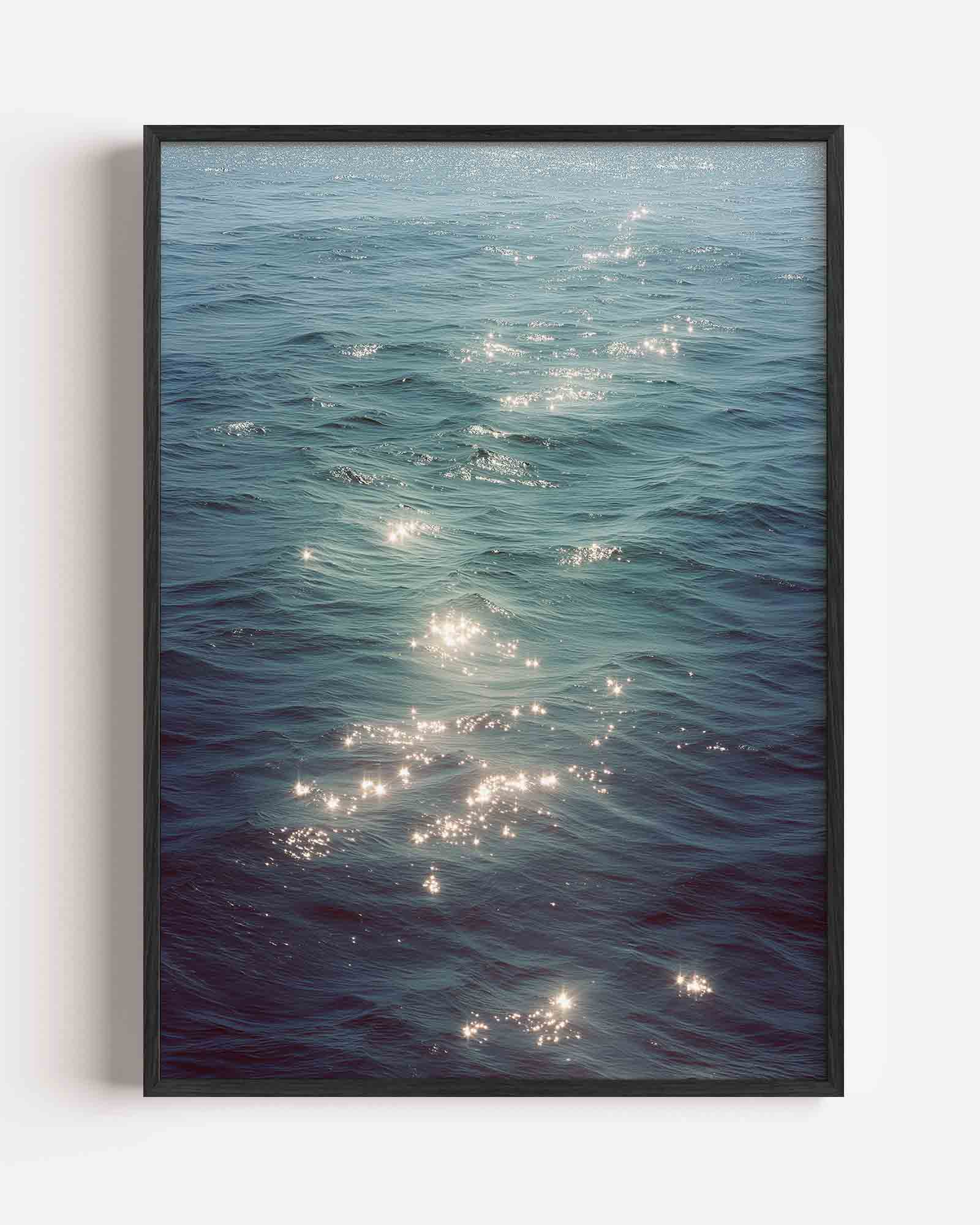 Zeeoppervlak met zonlicht Poster