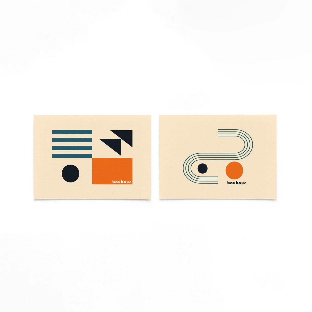 Twee landscape posters met oranje cirkels en petrol lijnen als vrijstaande productfoto