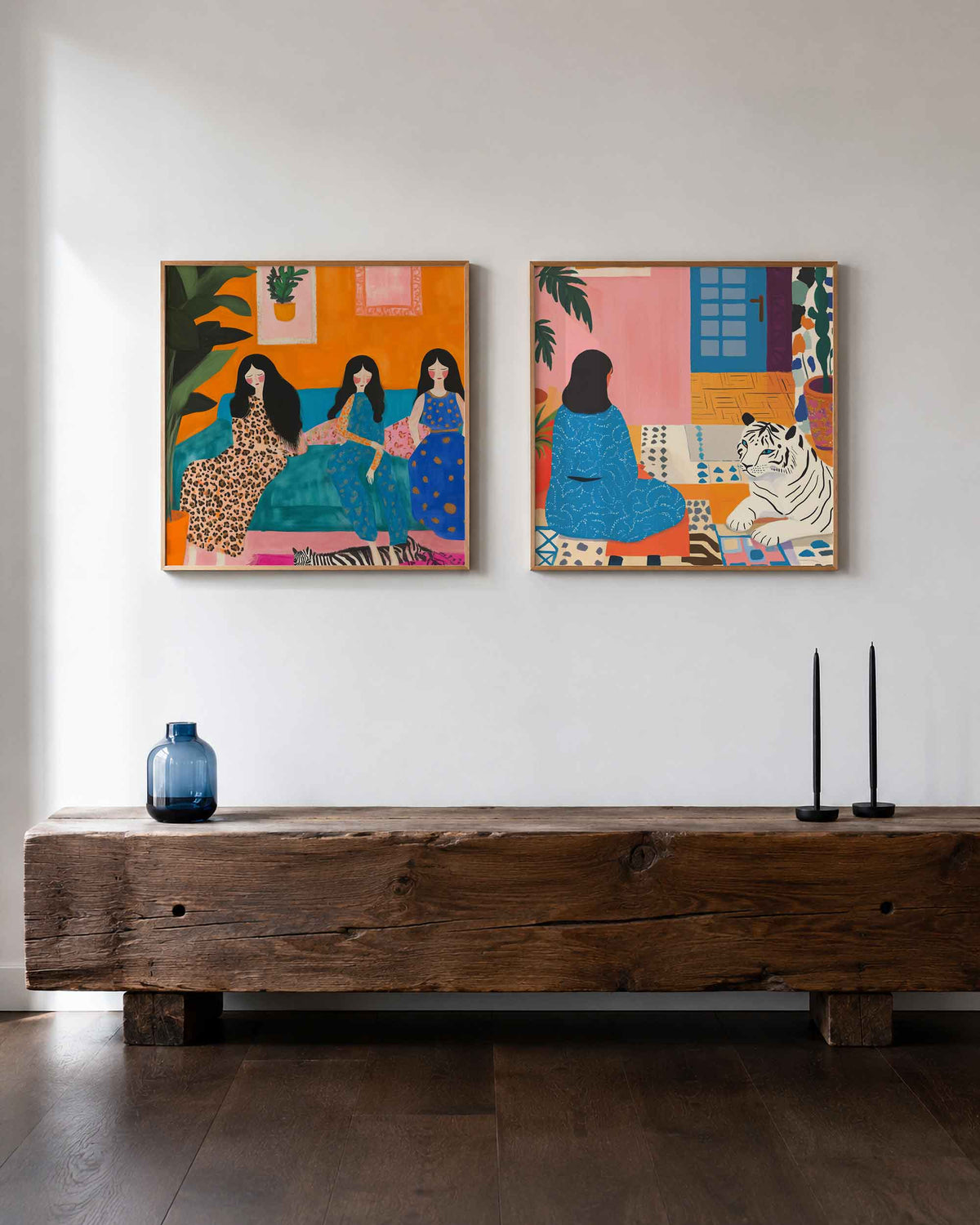 Interieurpresentatie van een tweedelige vierkante posterset met vrouwen en witte tijger