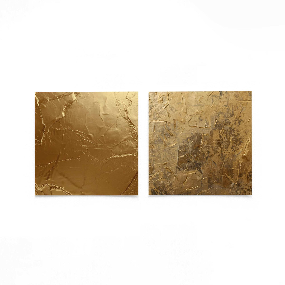 Twee vierkante posters met gouden textuur op een gebroken witte achtergrond