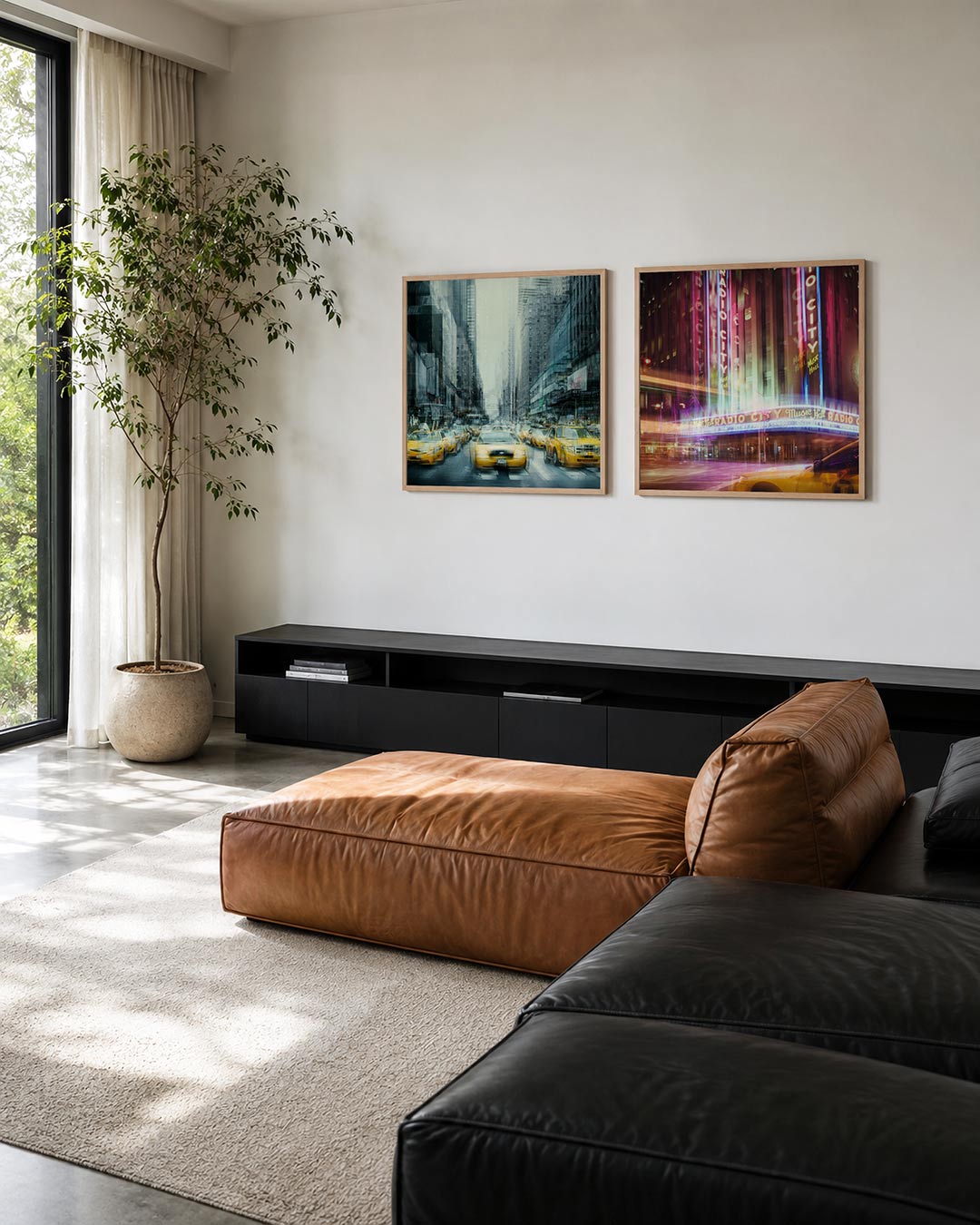 Interieur met vierkant fotografisch tweeluik stad in lichtsporen – Gerald Emming