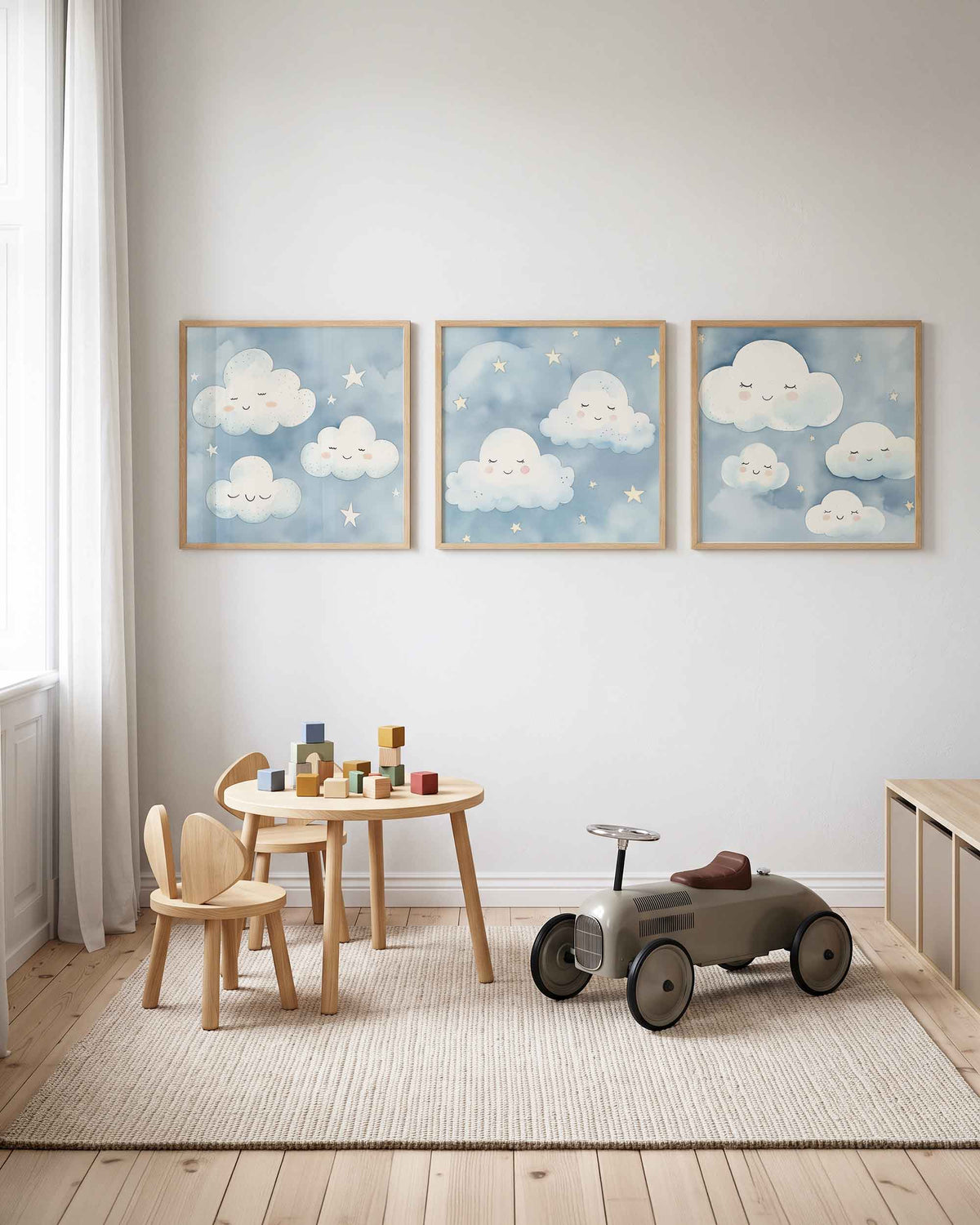 Interieurpresentatie van een driedelige vierkante posterset met slapende wolken