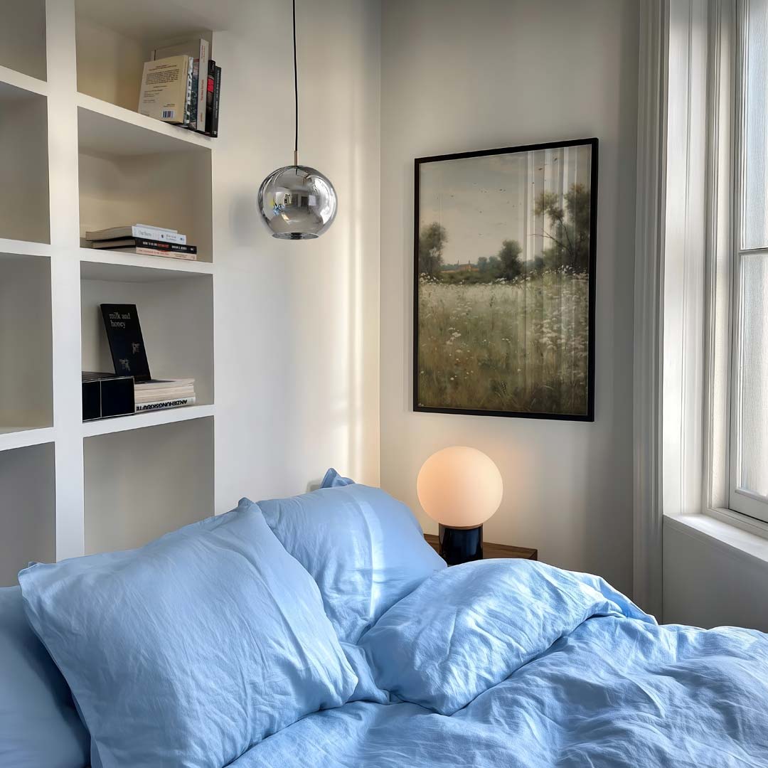 Zacht Bloemenveld met Landelijk Huisje Poster-WallArtistic