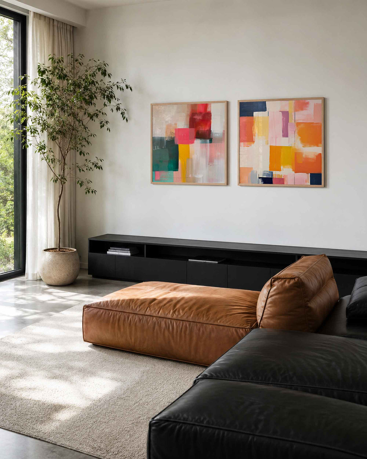 Interieurpresentatie van een tweedelige vierkante posterset met kleurvlakken abstract