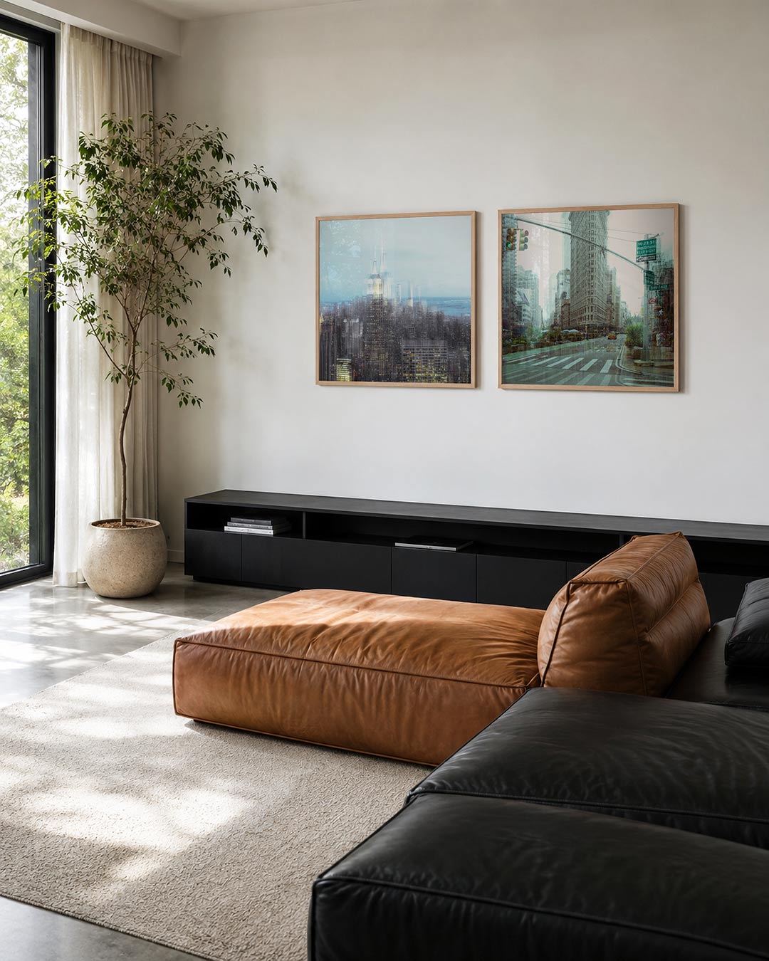 Interieur met vierkant fotografisch tweeluik stad in dubbelbeeld – Gerald Emming