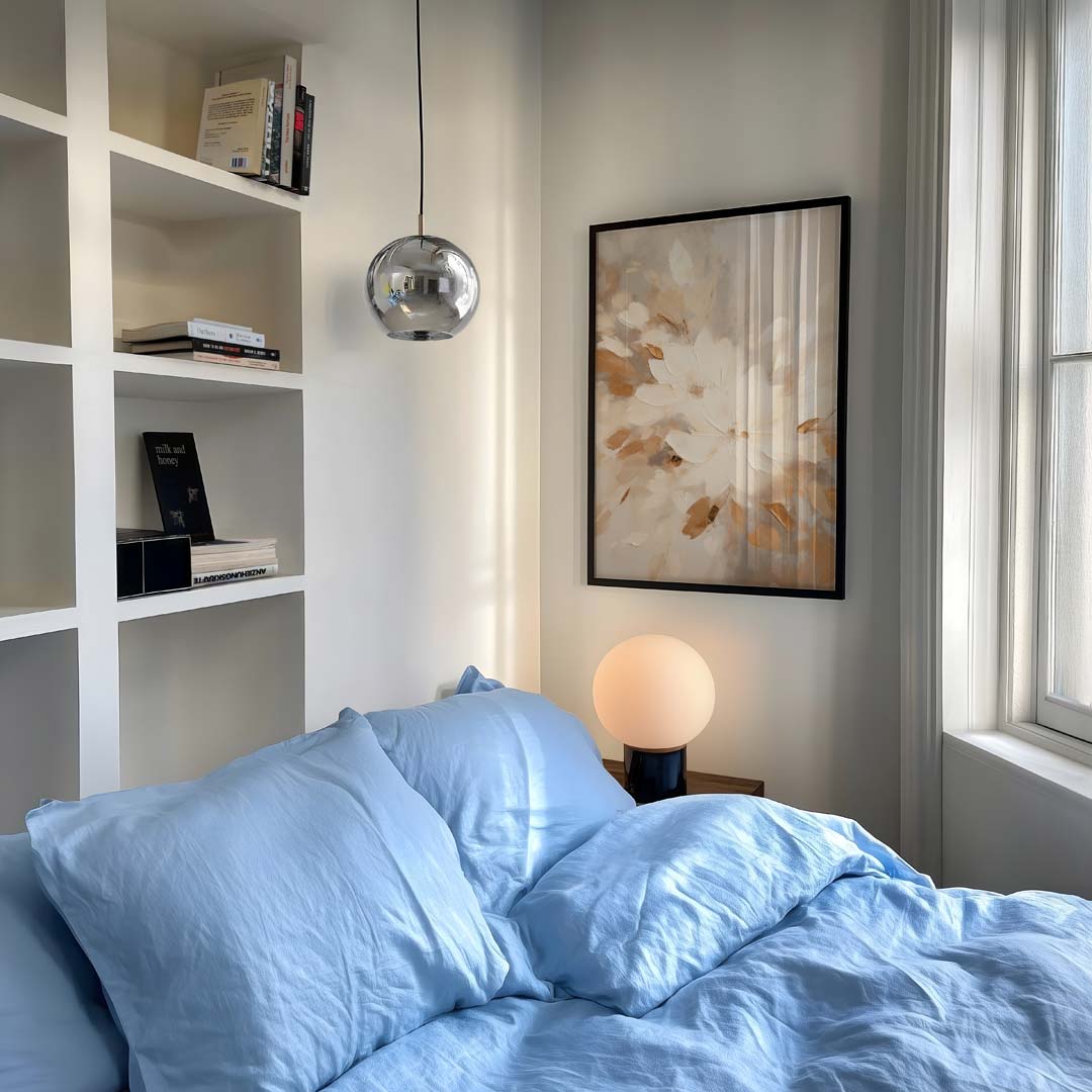 Elegante Bloemenpracht in Neutrale Tinten Poster-WallArtistic