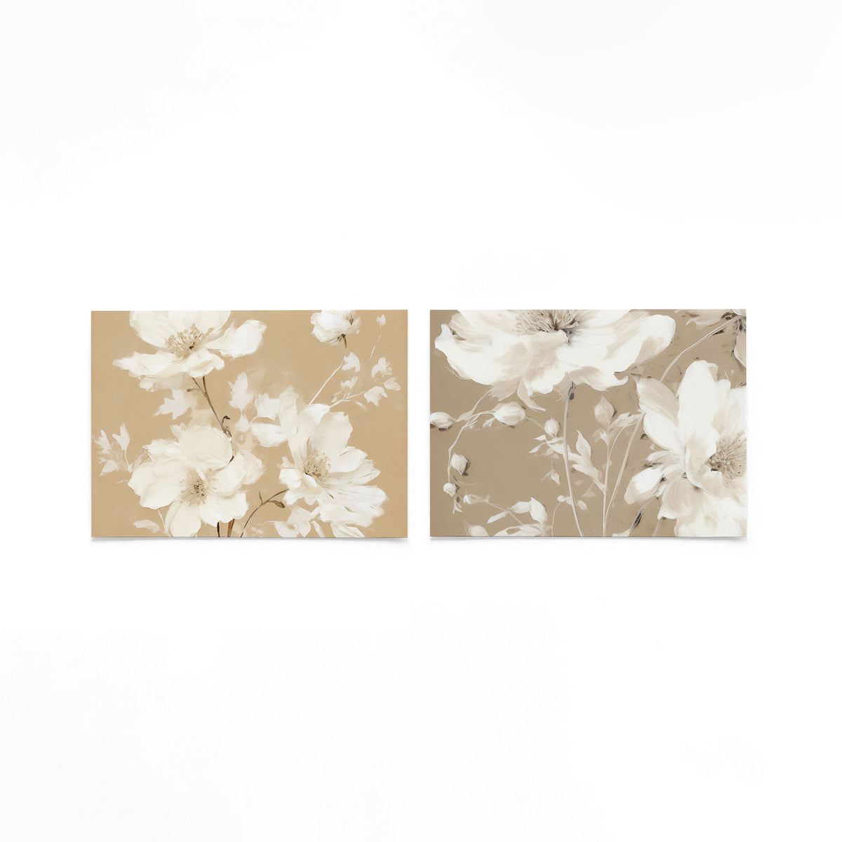 Twee liggende posters met delicate witte bloemen op een gebroken witte achtergrond