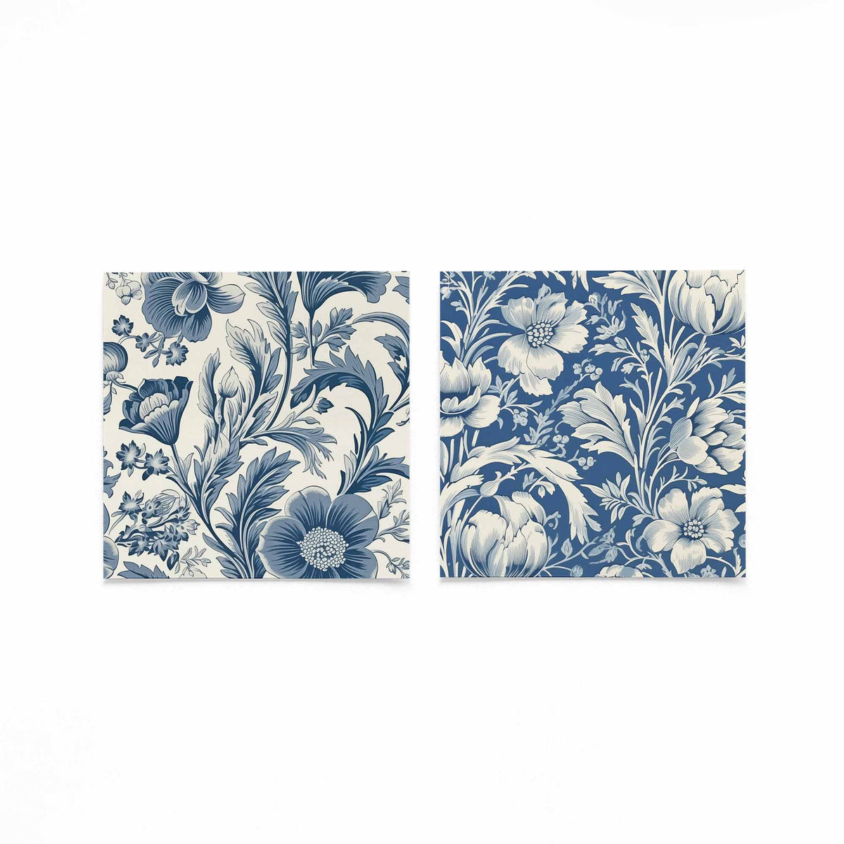 Twee vierkante posters met blauwe bloemen op een gebroken witte achtergrond